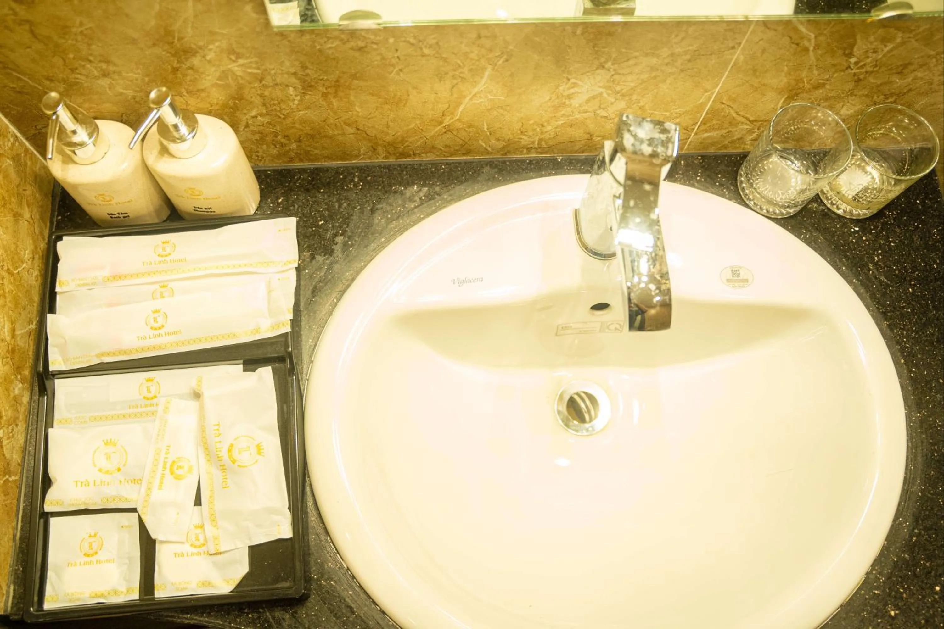 Bathroom in TRA LINH HOTEL & RESTAURANTs