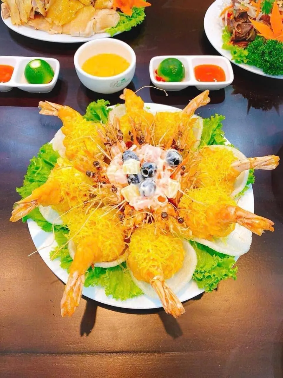 TRA LINH HOTEL & RESTAURANTs