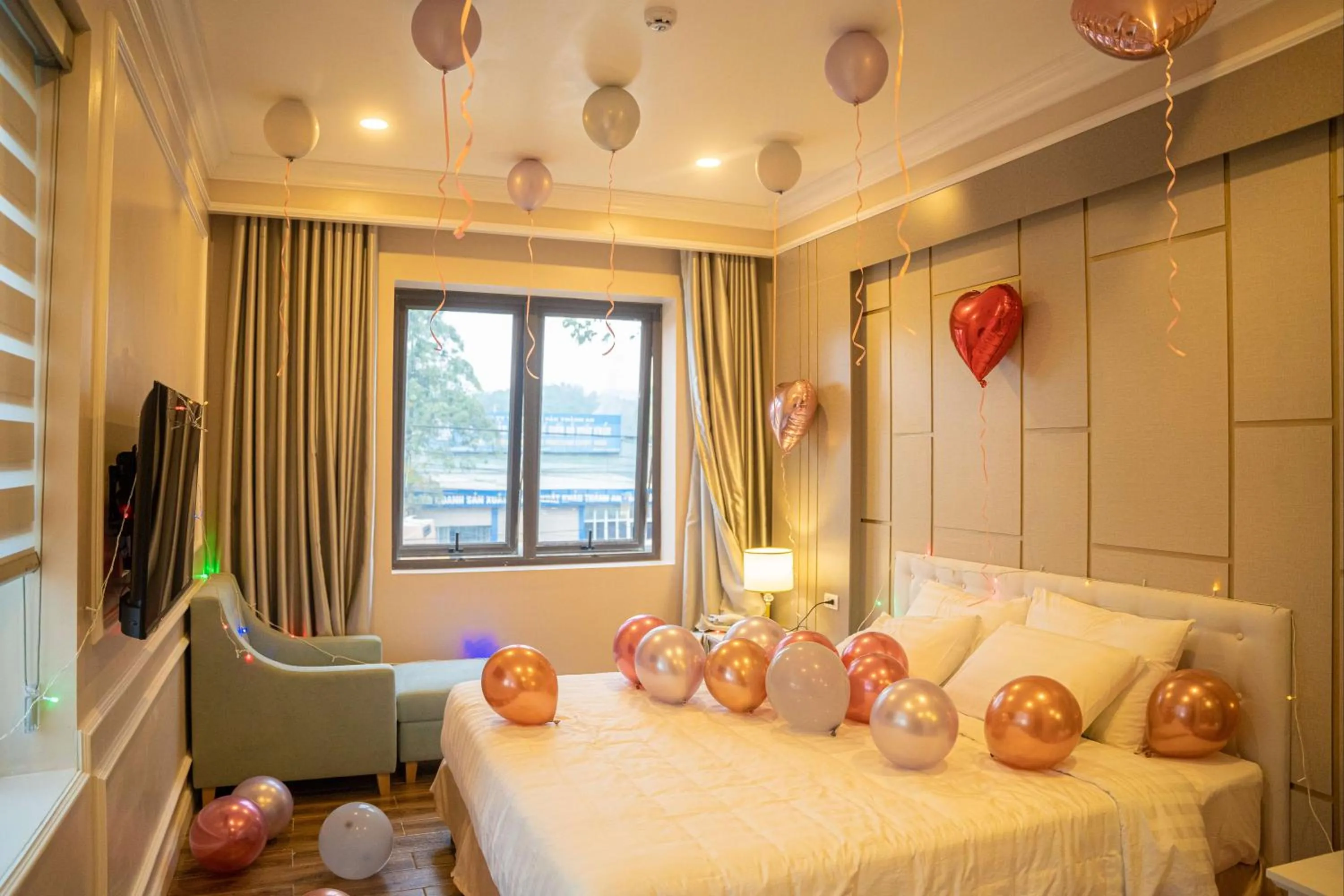 Bed in TRA LINH HOTEL & RESTAURANTs