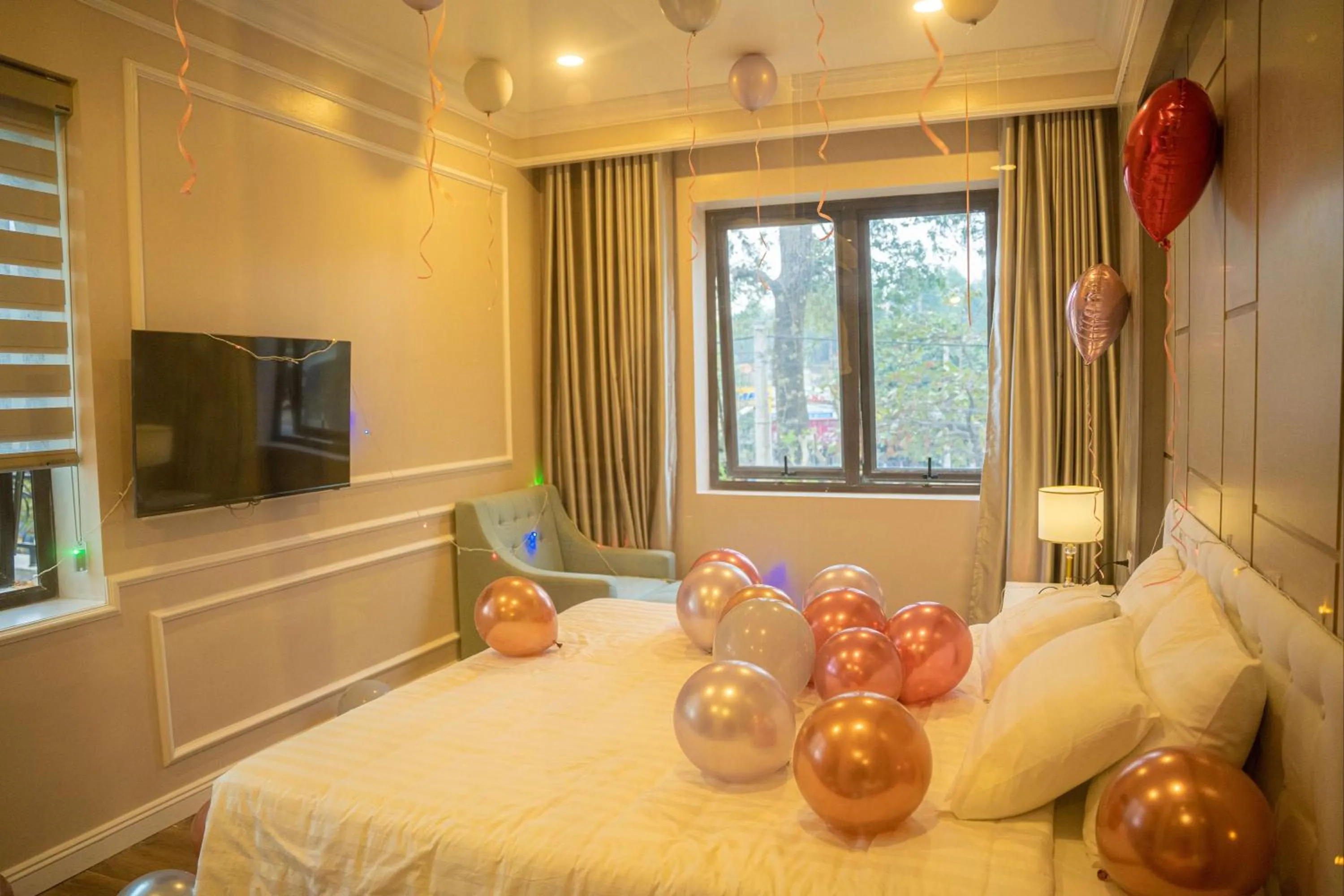 Bed in TRA LINH HOTEL & RESTAURANTs