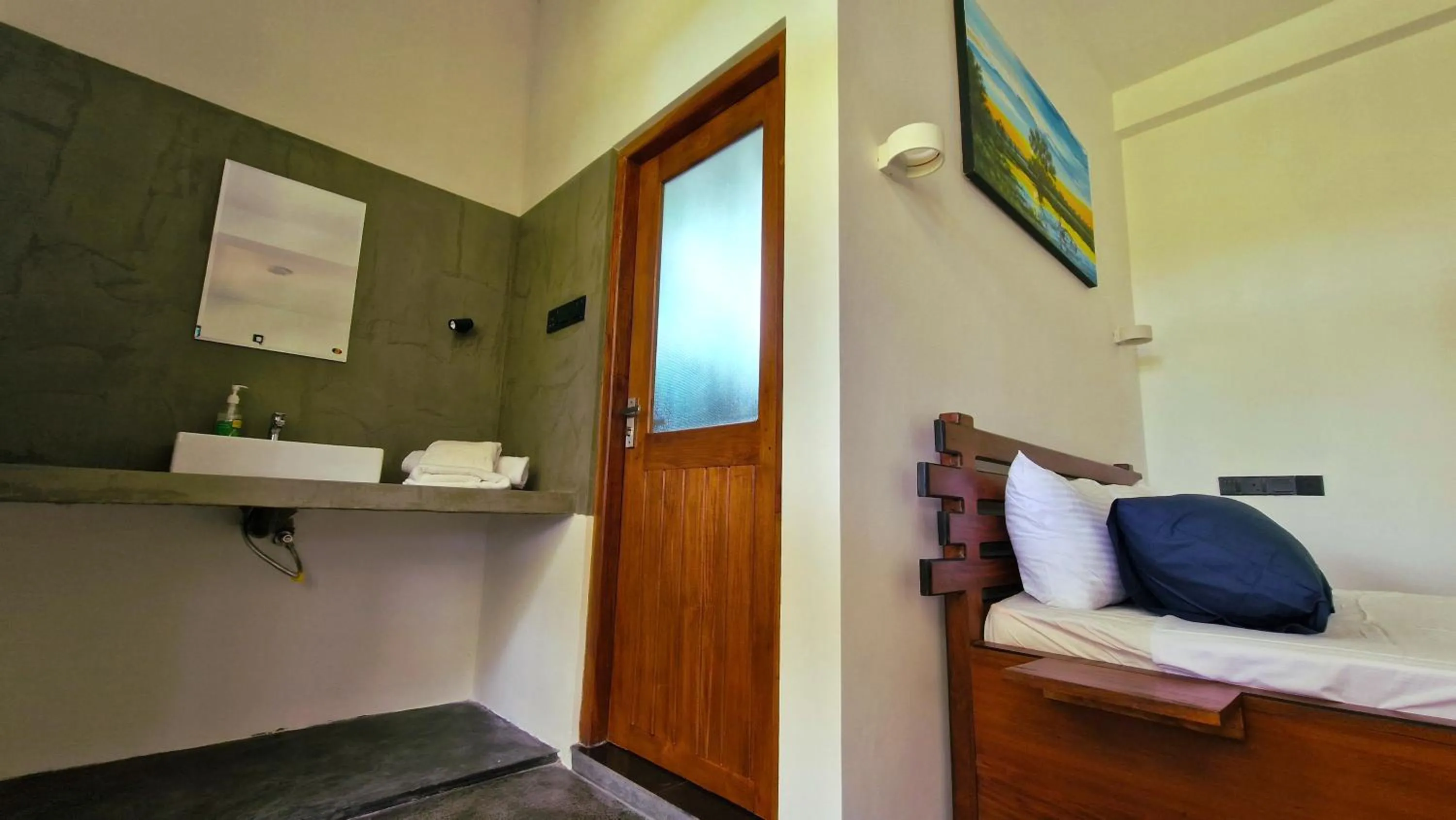 Bathroom, Bed in Mothership