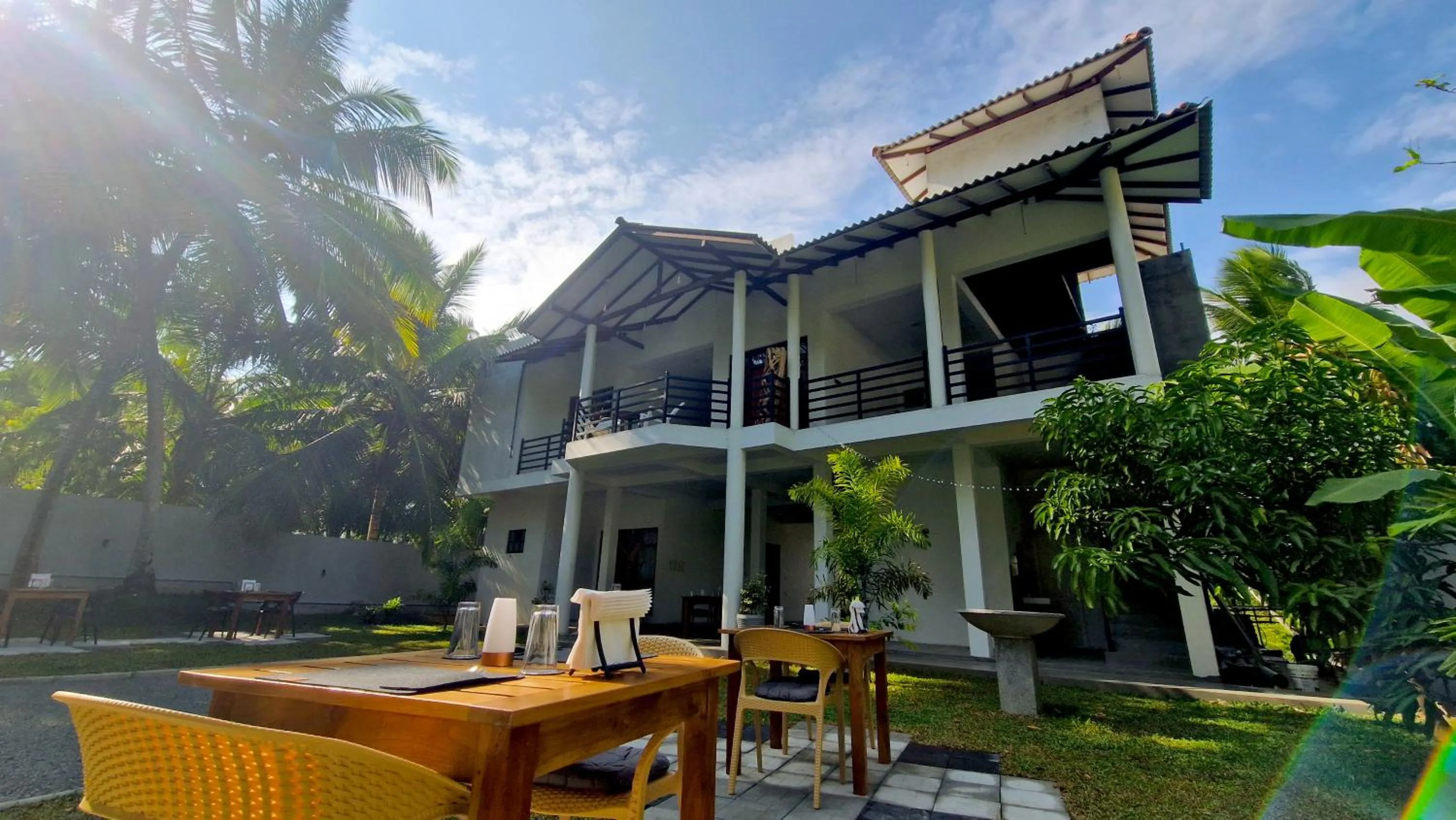 Restaurant/places to eat in Mothership