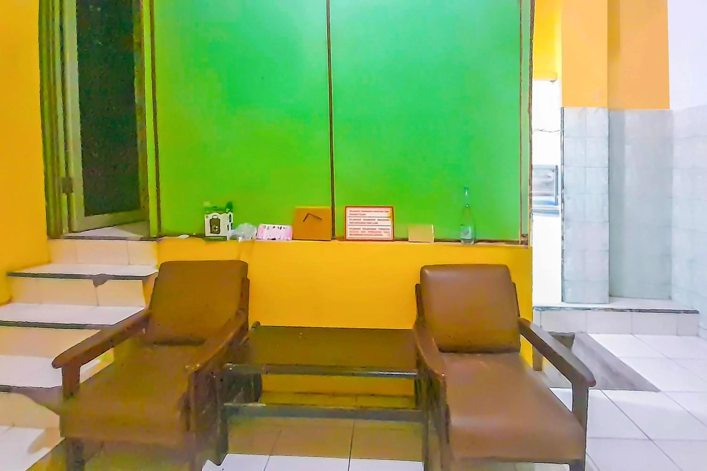 Lobby or reception in SPOT ON 92236 Kediri Family Homestay