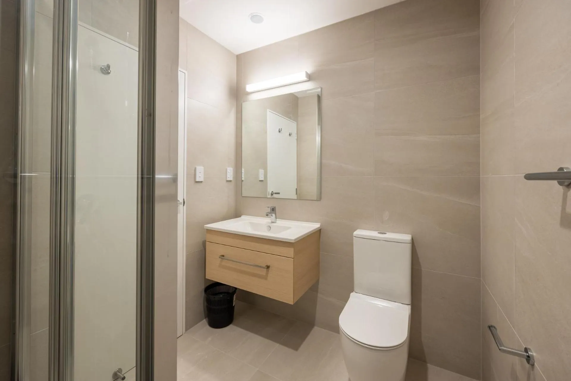 Toilet in Manha Hotel Auckland Airport