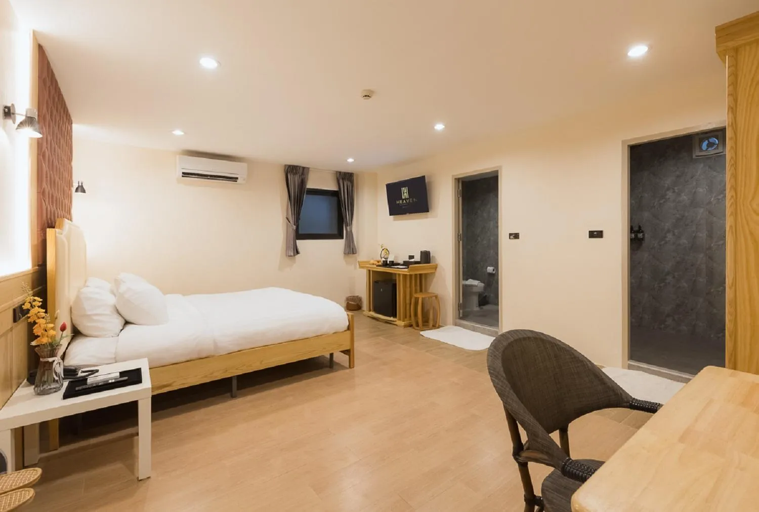 Bedroom, Bed in Heaven Boutique Hotel