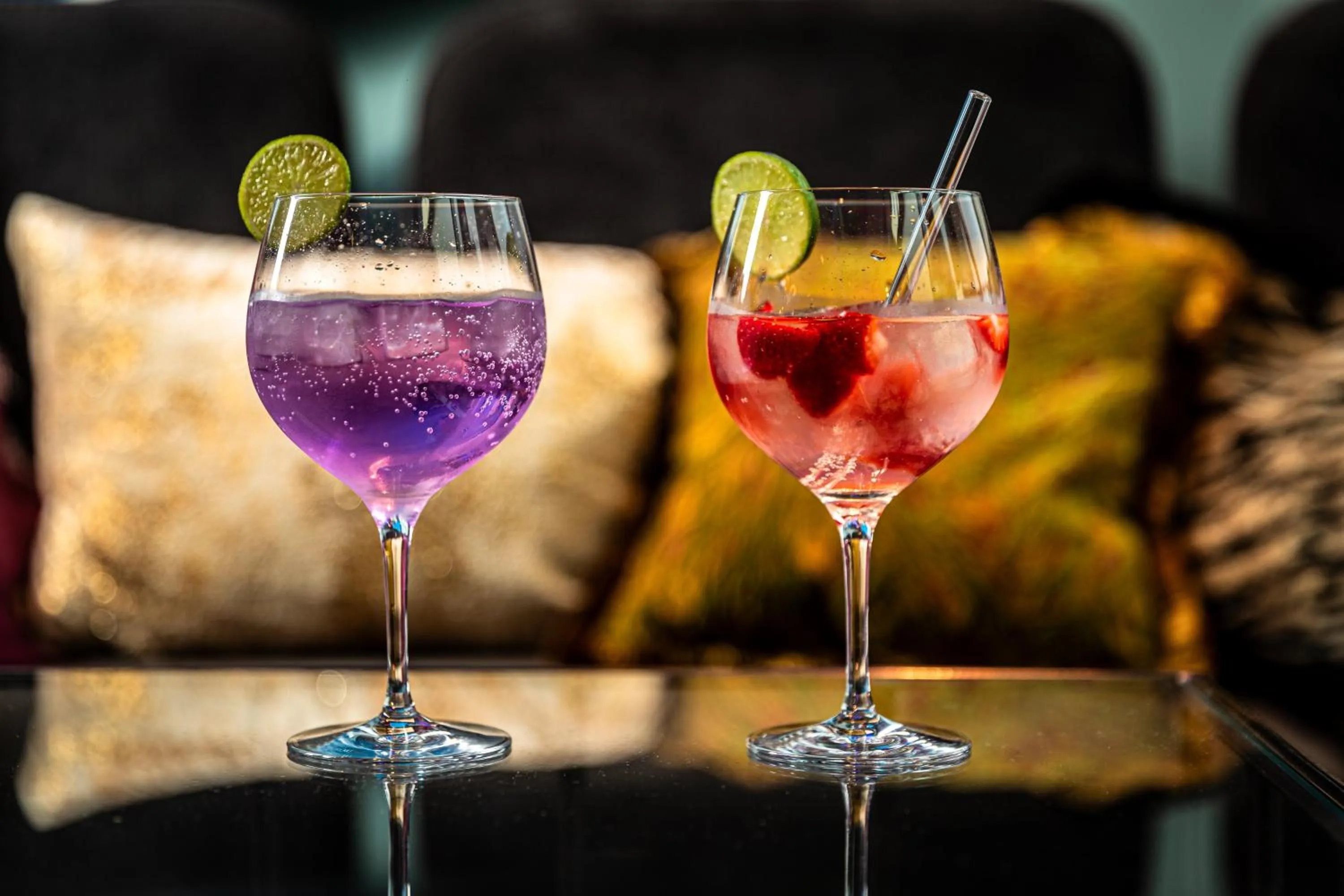 Lounge or bar in NYX Hotel Hamburg by Leonardo Hotels