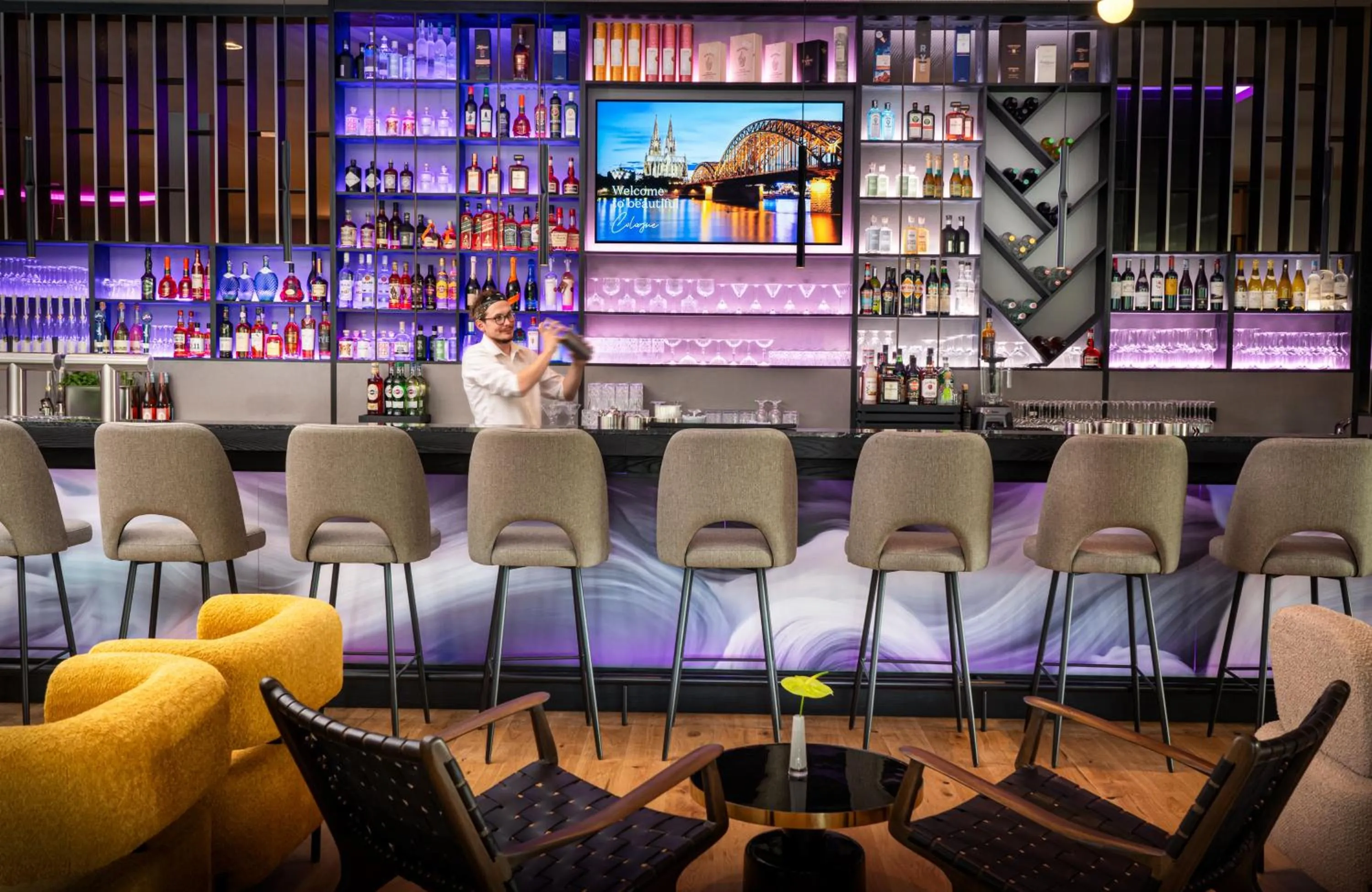 Lounge or bar in Leonardo Royal Hotel Cologne Bonn Airport