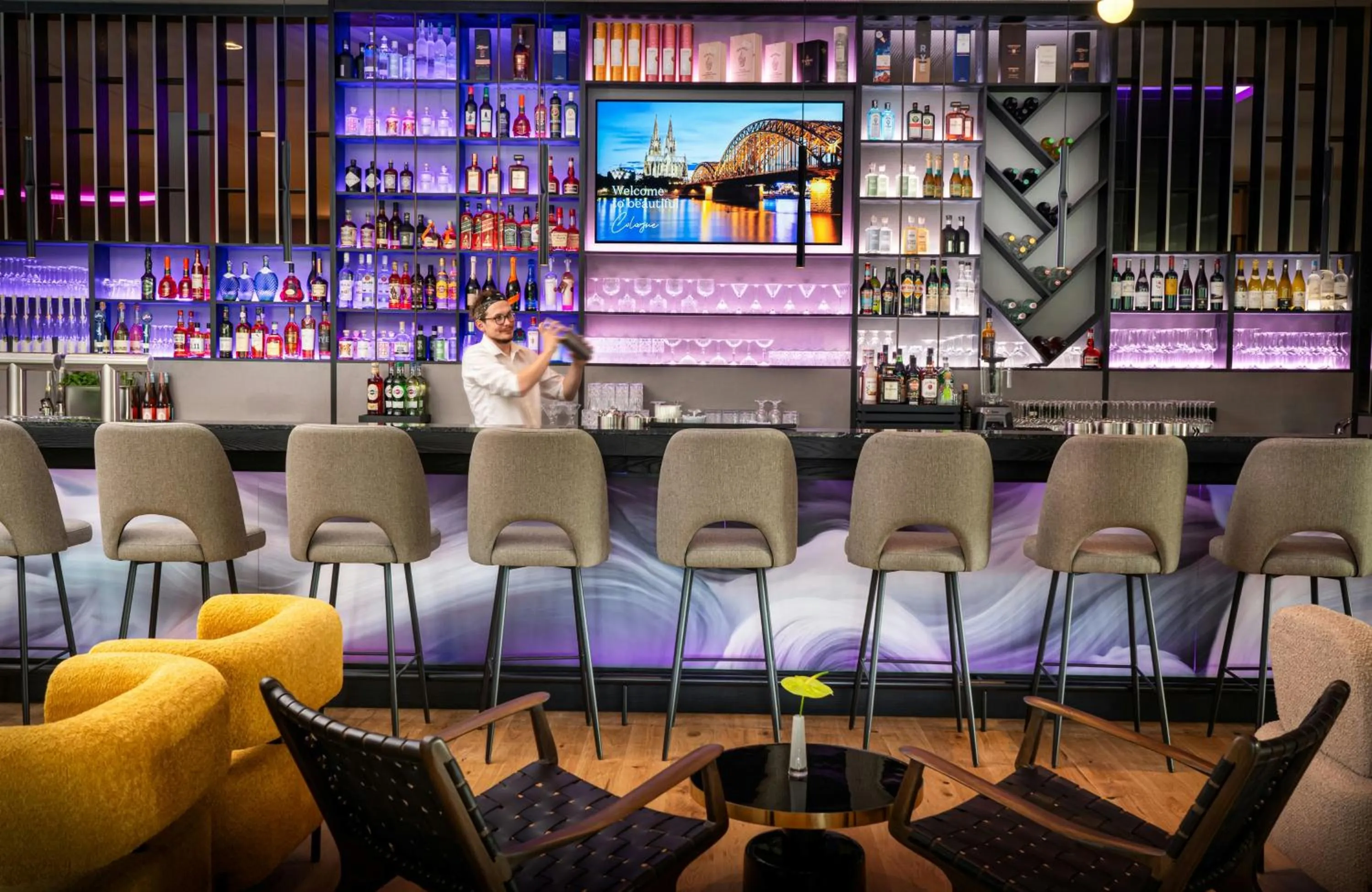 Lounge or bar in Leonardo Royal Hotel Cologne Bonn Airport