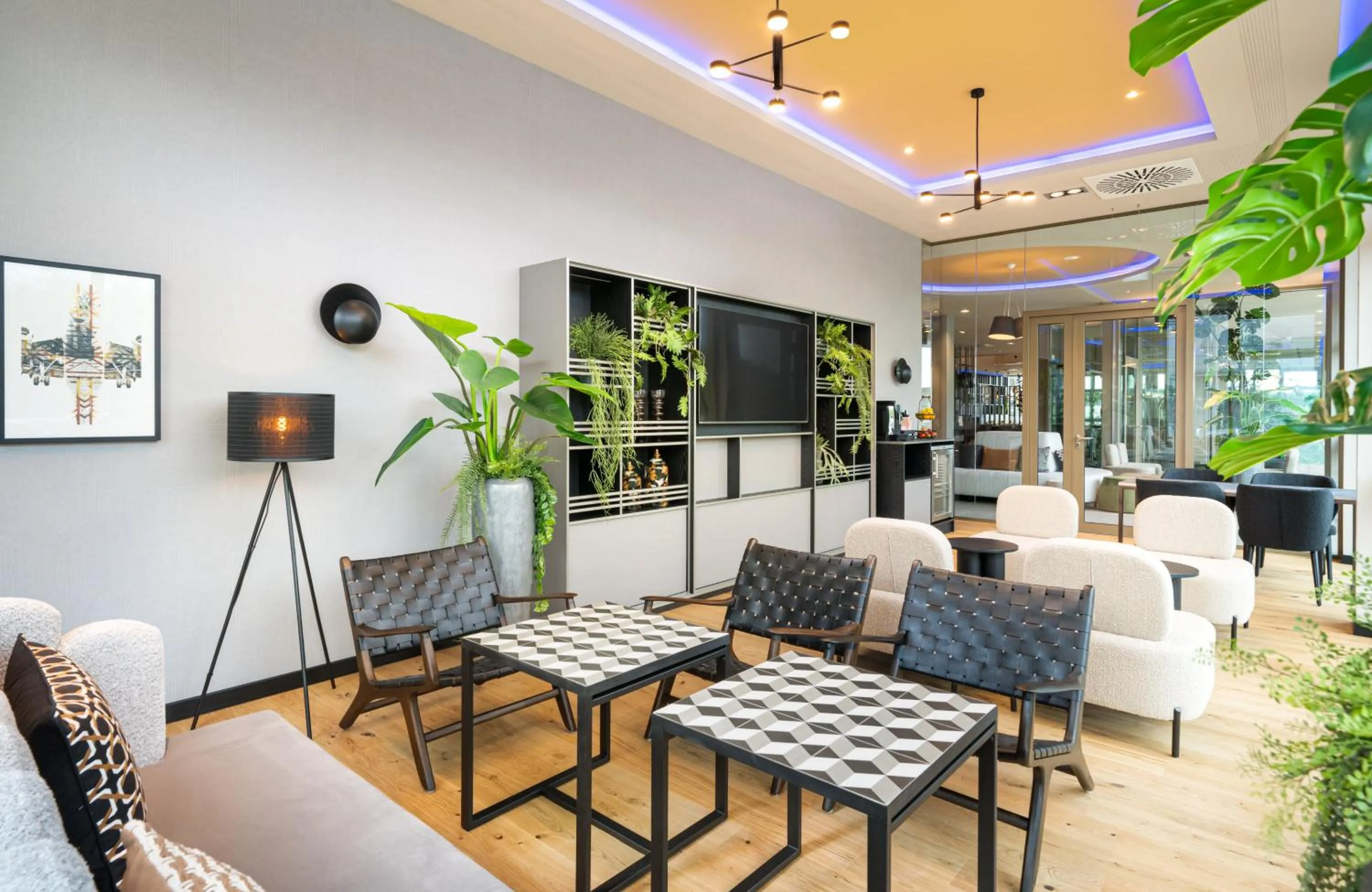 Lobby or reception in Leonardo Royal Hotel Cologne Bonn Airport