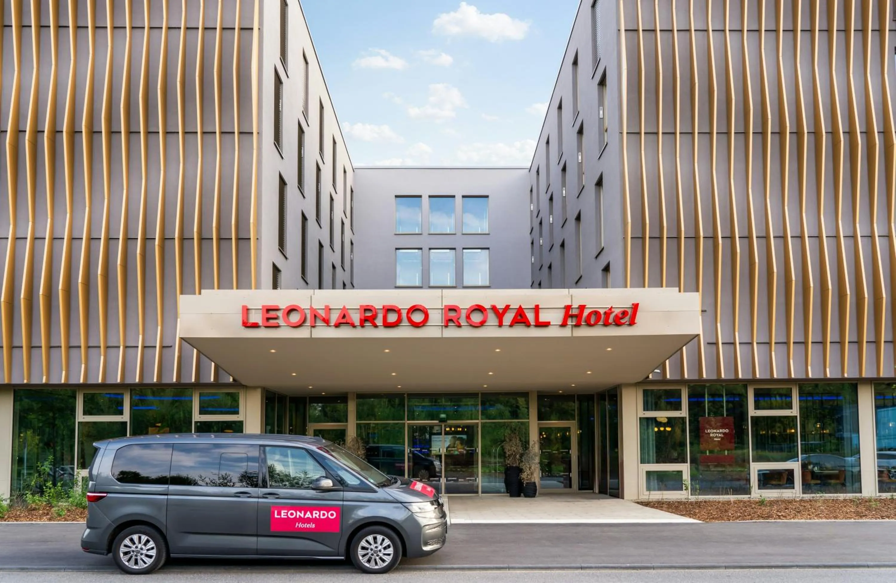 Facade/entrance in Leonardo Royal Hotel Cologne Bonn Airport
