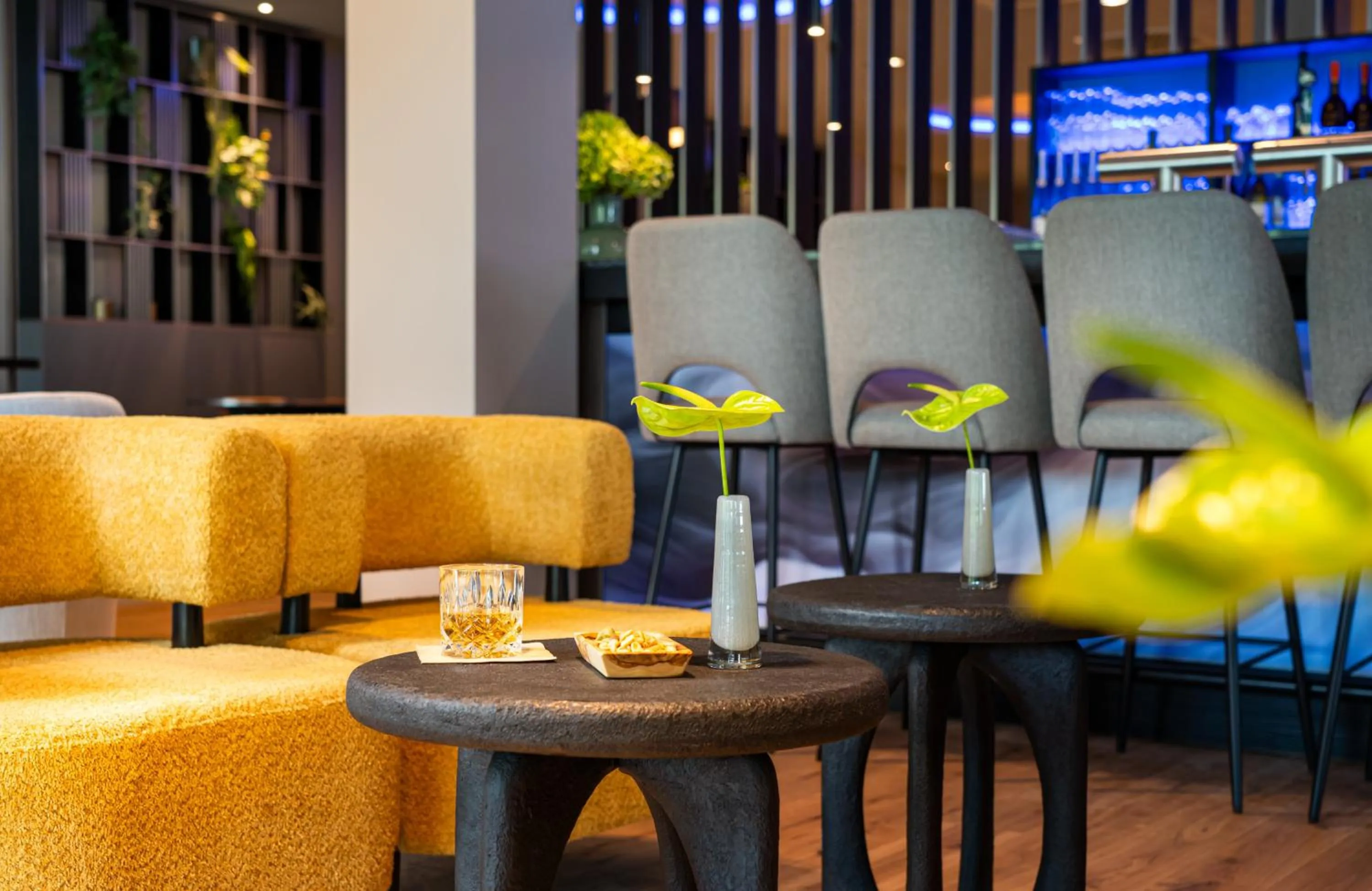 Lounge or bar in Leonardo Royal Hotel Cologne Bonn Airport