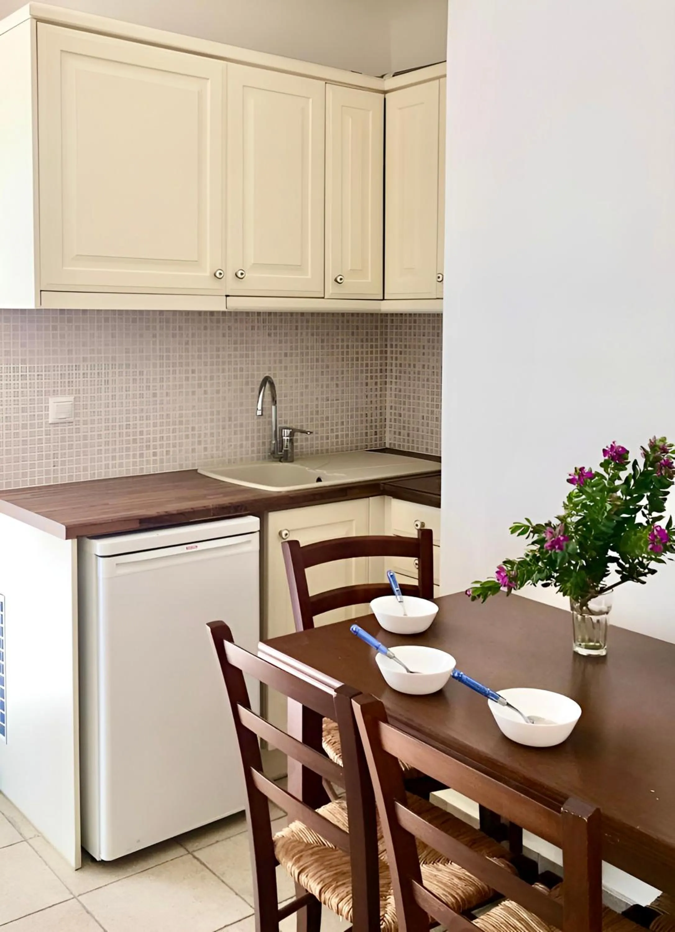 Kitchen or kitchenette in Mykonos Dot - The Villas