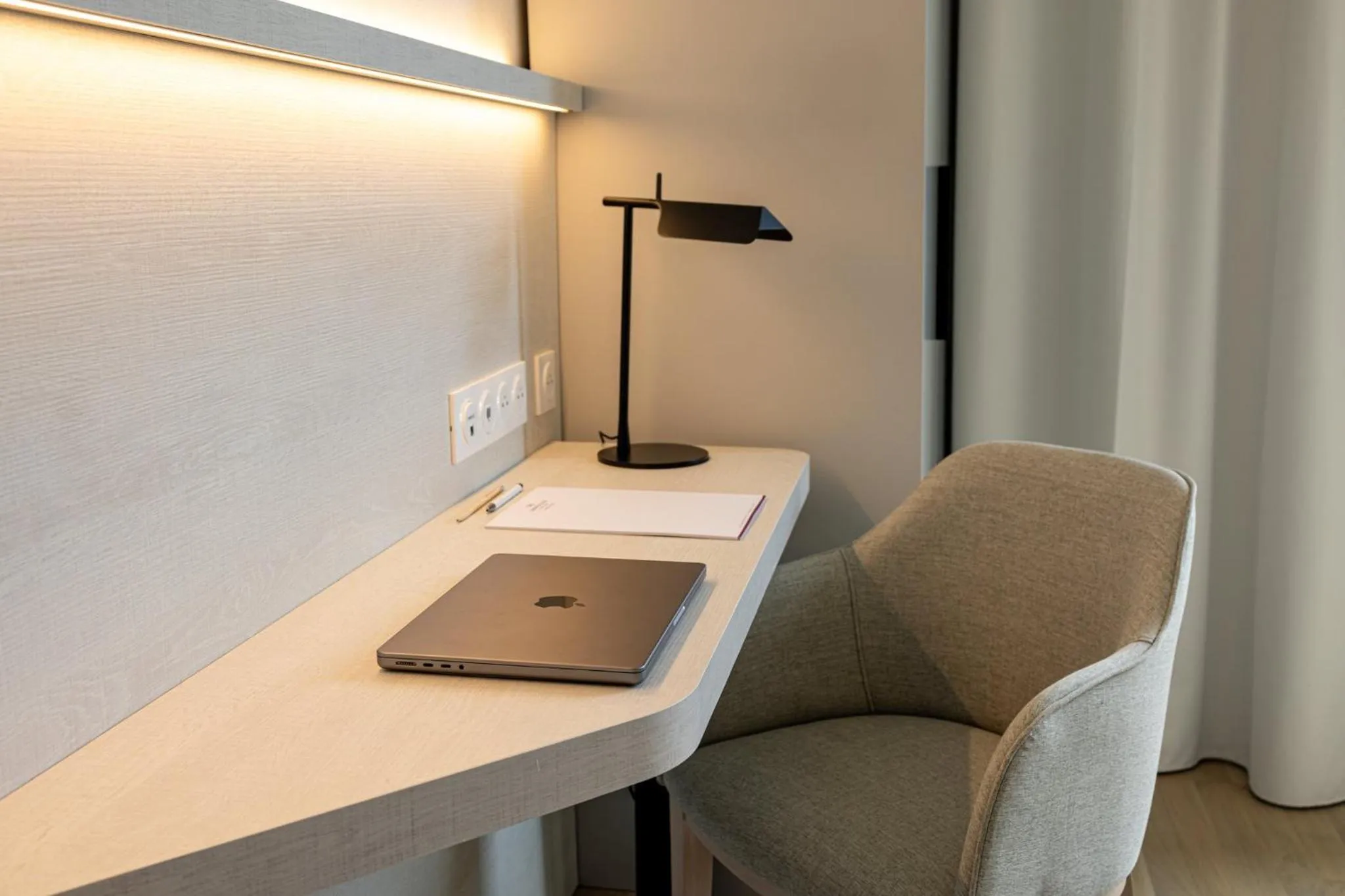 Photo of the whole room in Crowne Plaza - Marseille Le Dôme