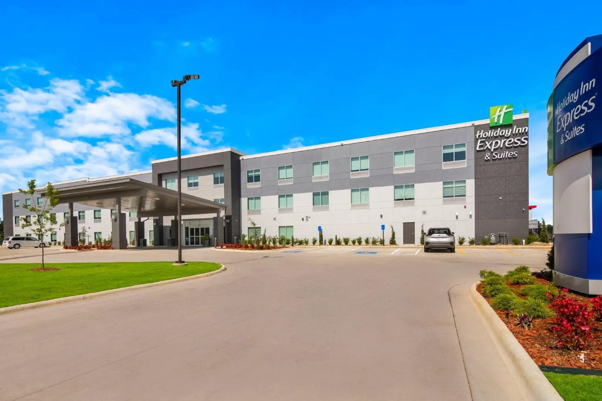 Property building in Holiday Inn Express & Suites - Springdale - Fayetteville Area