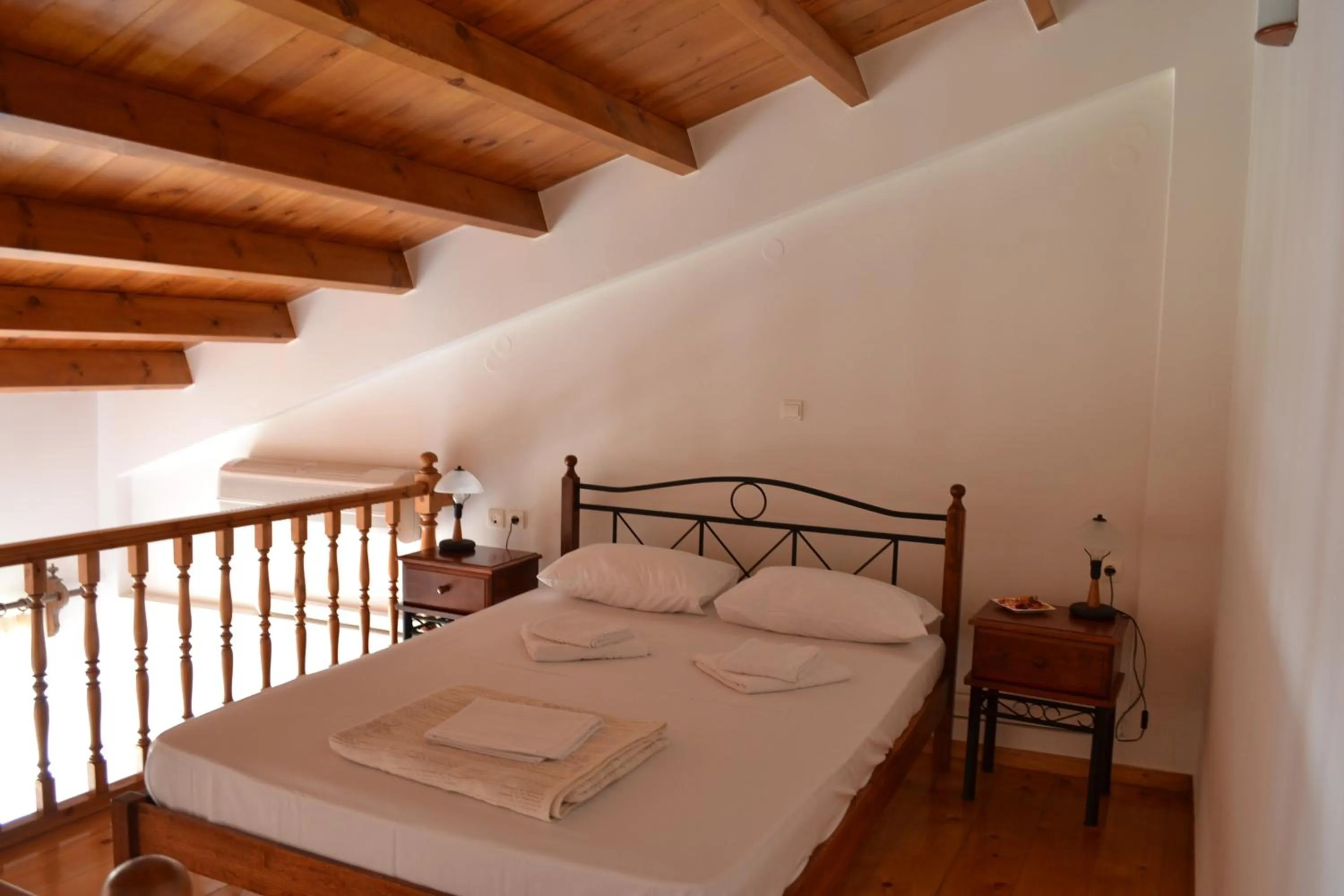 Bed in Ontas Traditional Hotel