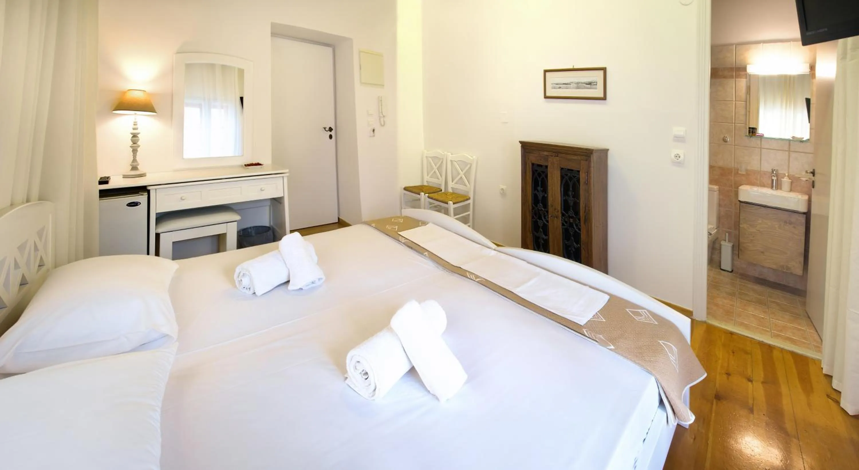 Photo of the whole room in Ontas Traditional Hotel