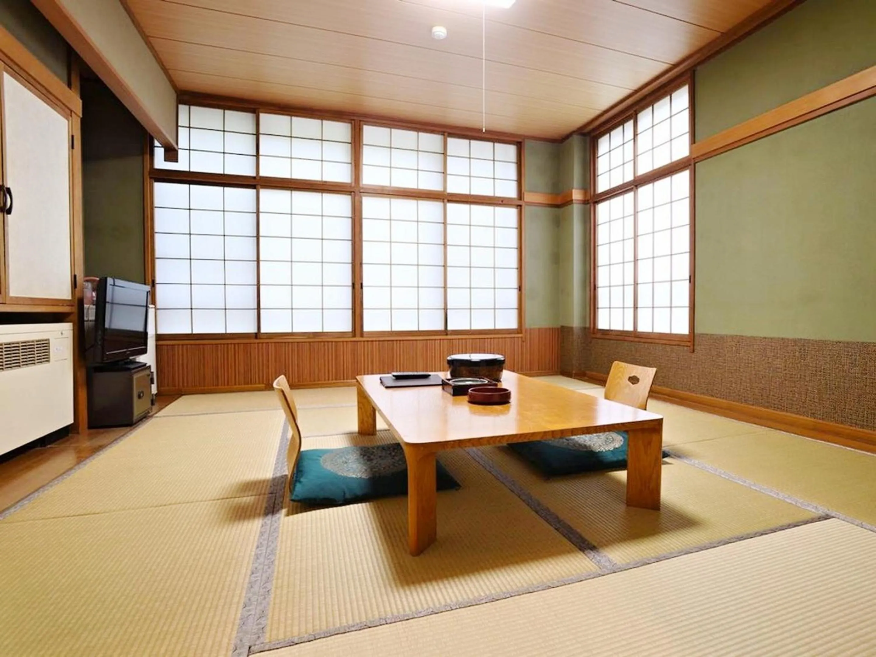 Photo of the whole room in Kaniyu