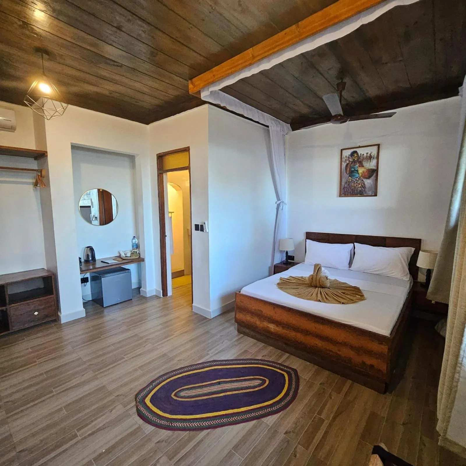 Bedroom, Bed in Mambo Ocean Resort