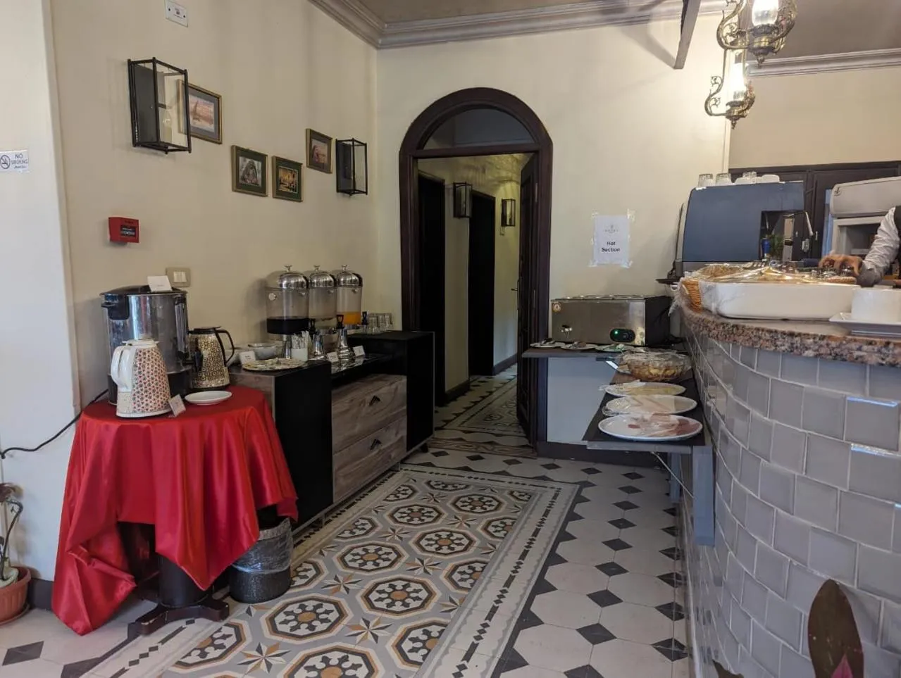 Restaurant/places to eat in Eileen Hotel Cairo