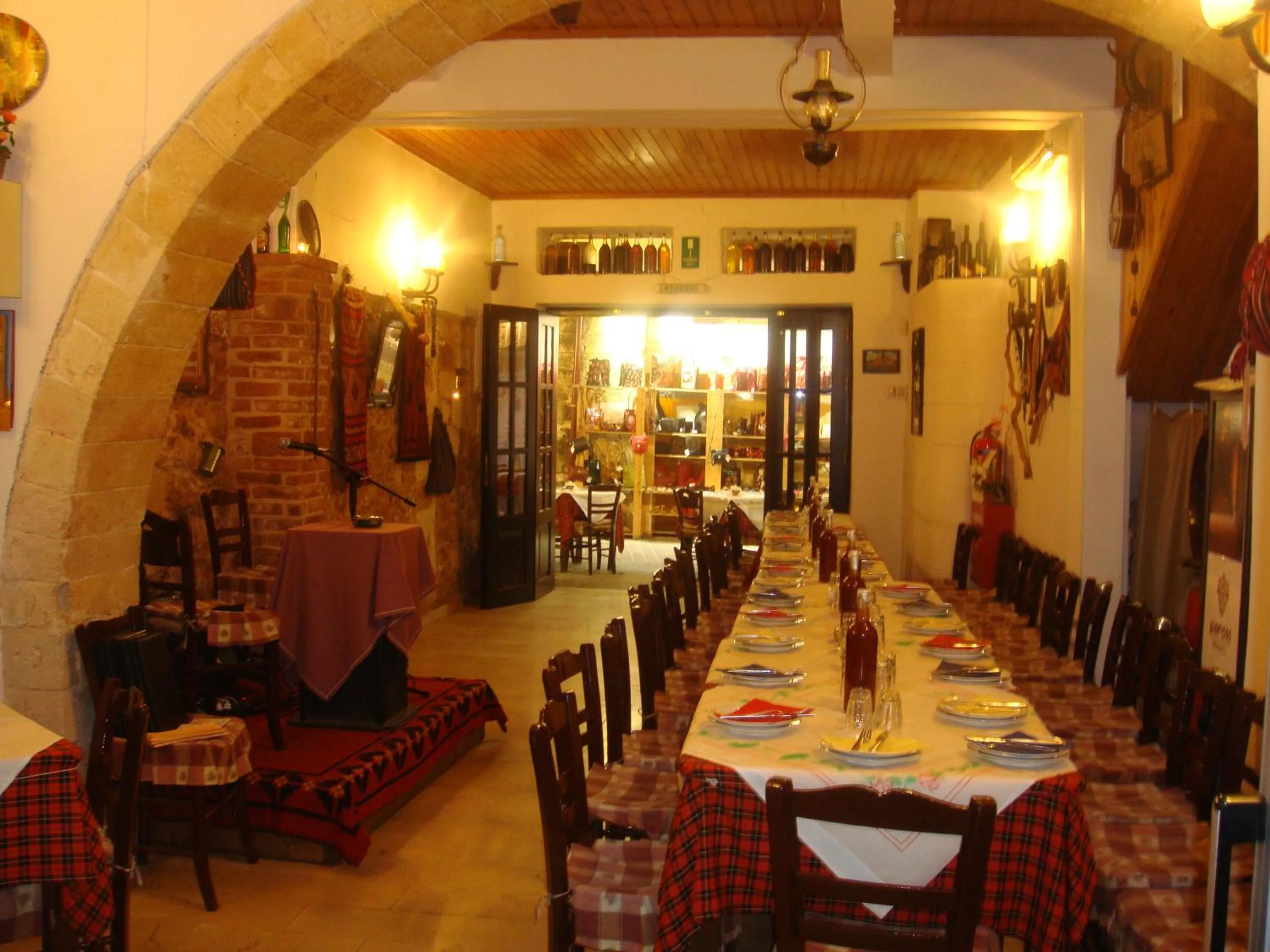 Restaurant/places to eat in Chania Rooms