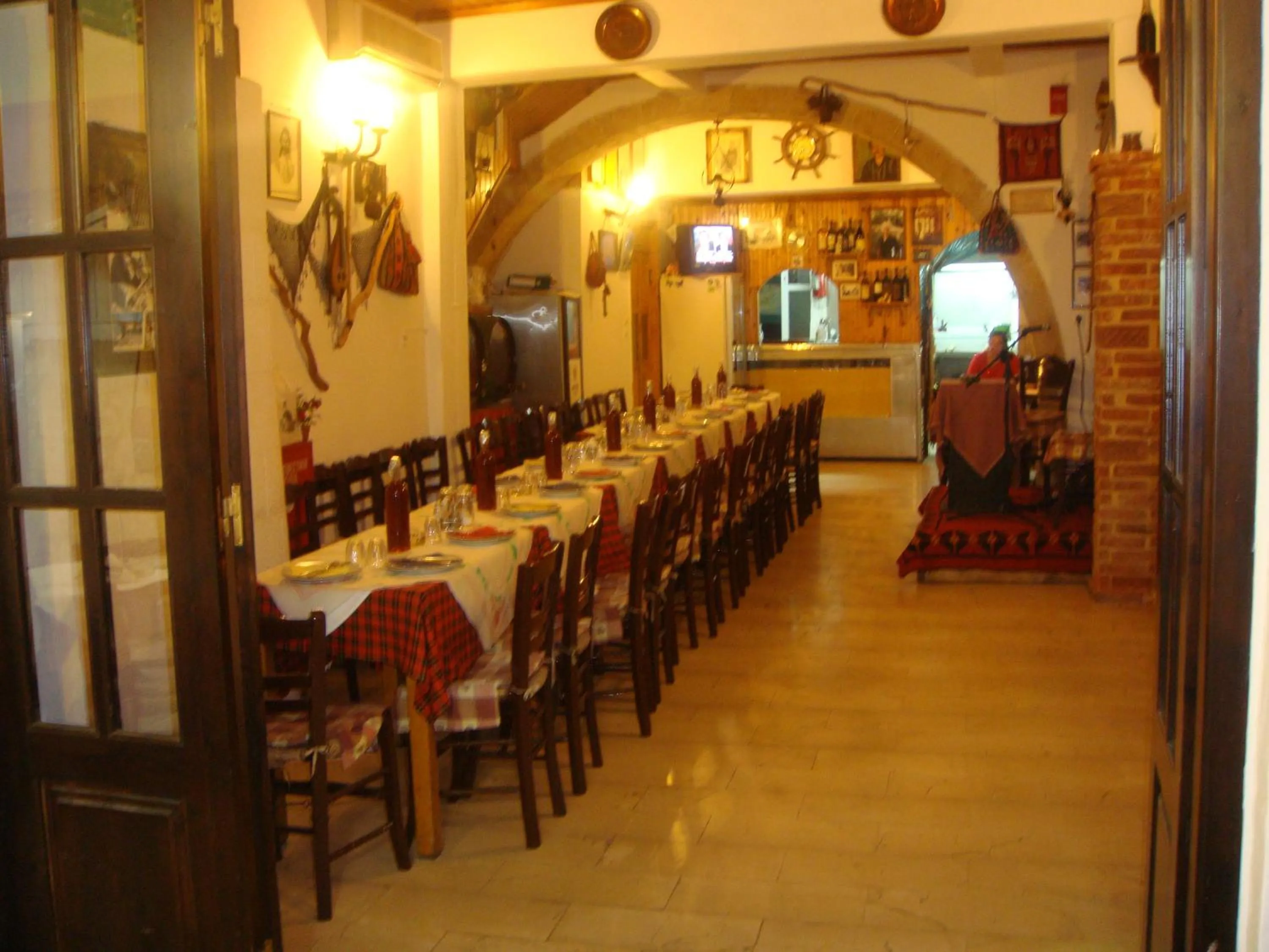 Restaurant/places to eat in Chania Rooms