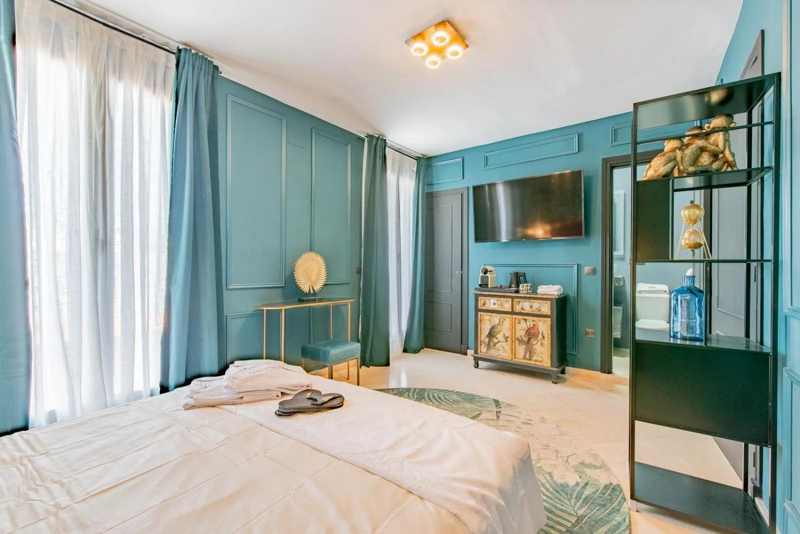 Bedroom, Bed in Boutique Suites