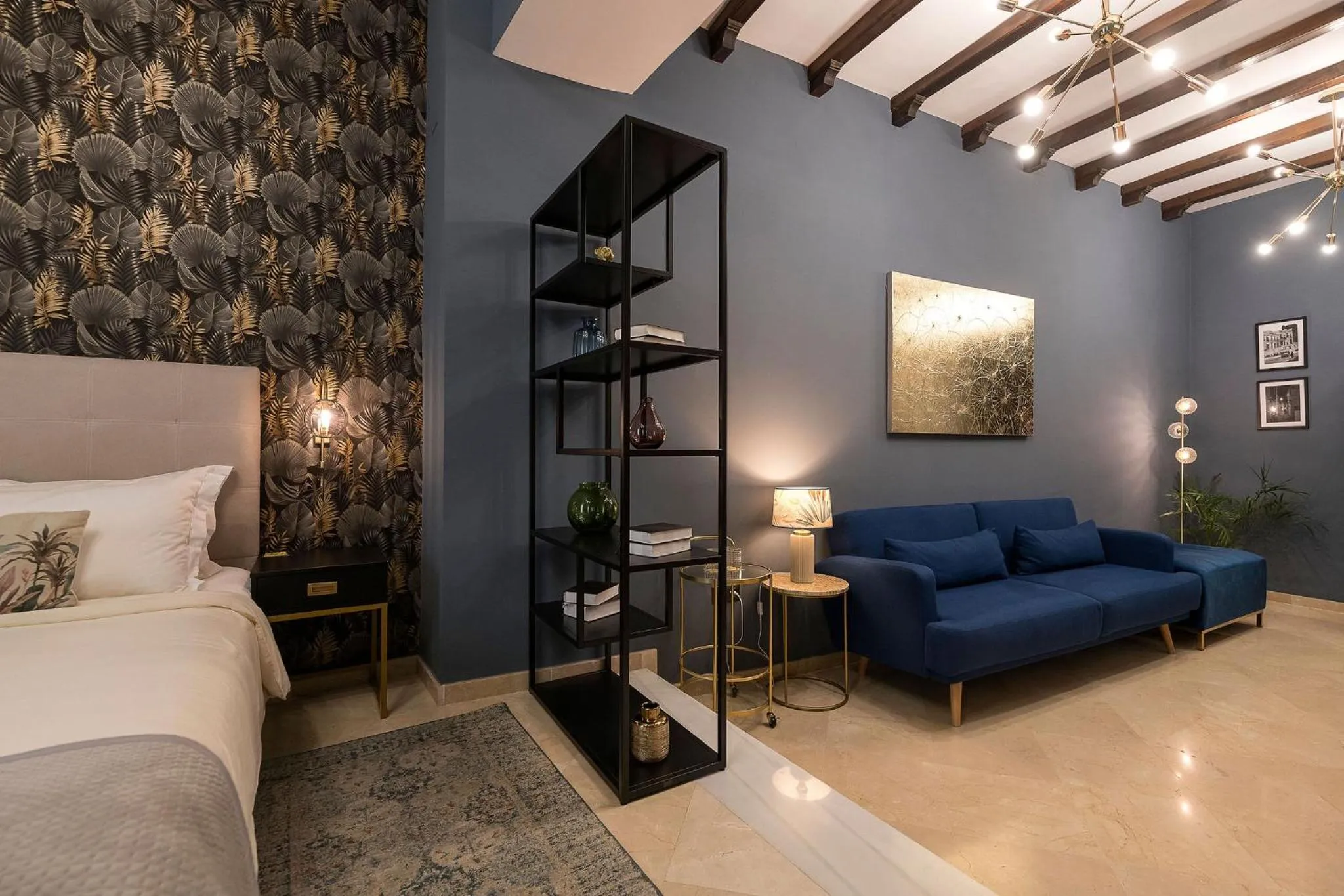 Seating area, Bed in Boutique Suites