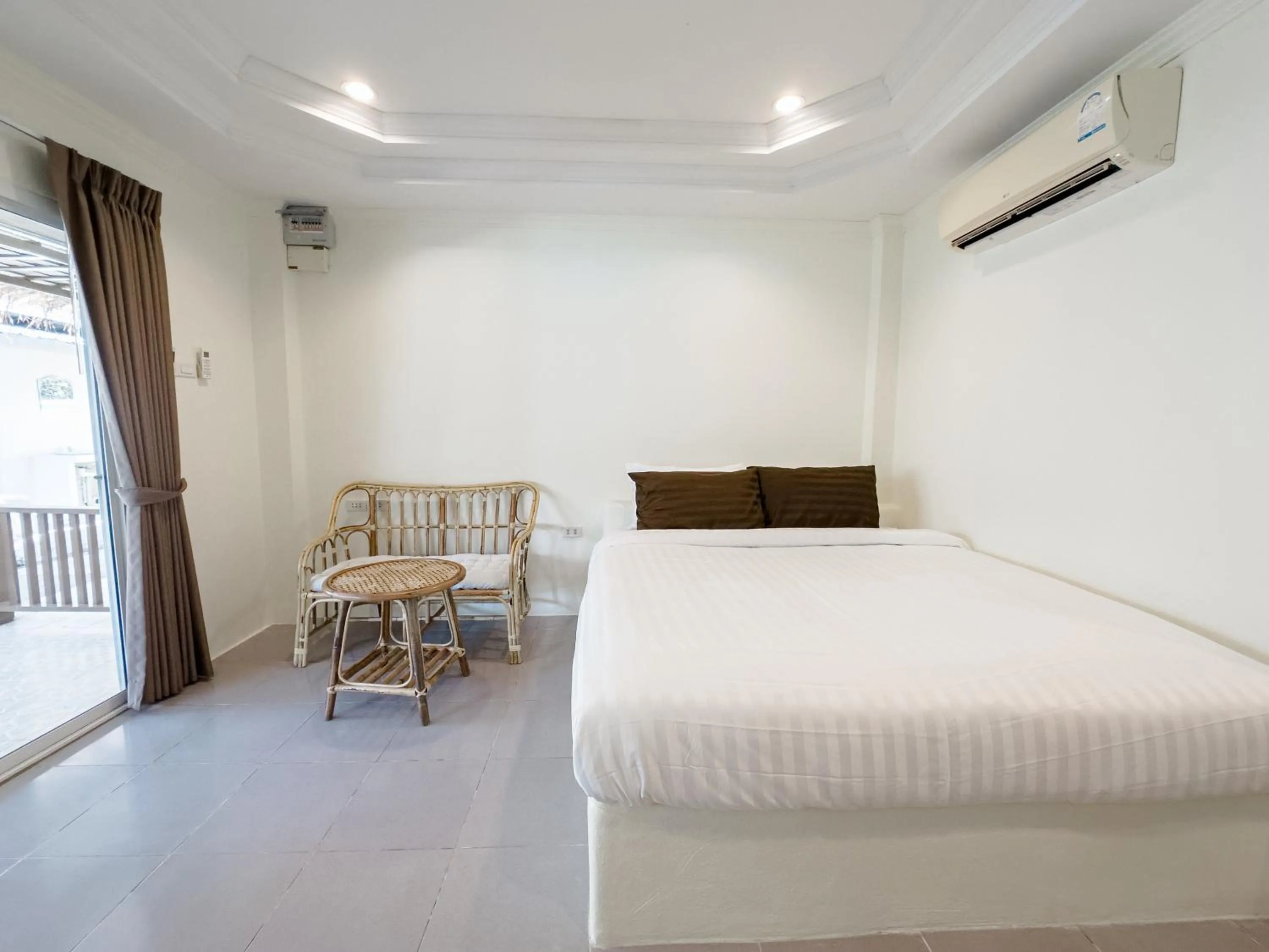 Bed in Sun and Sea KohLarn