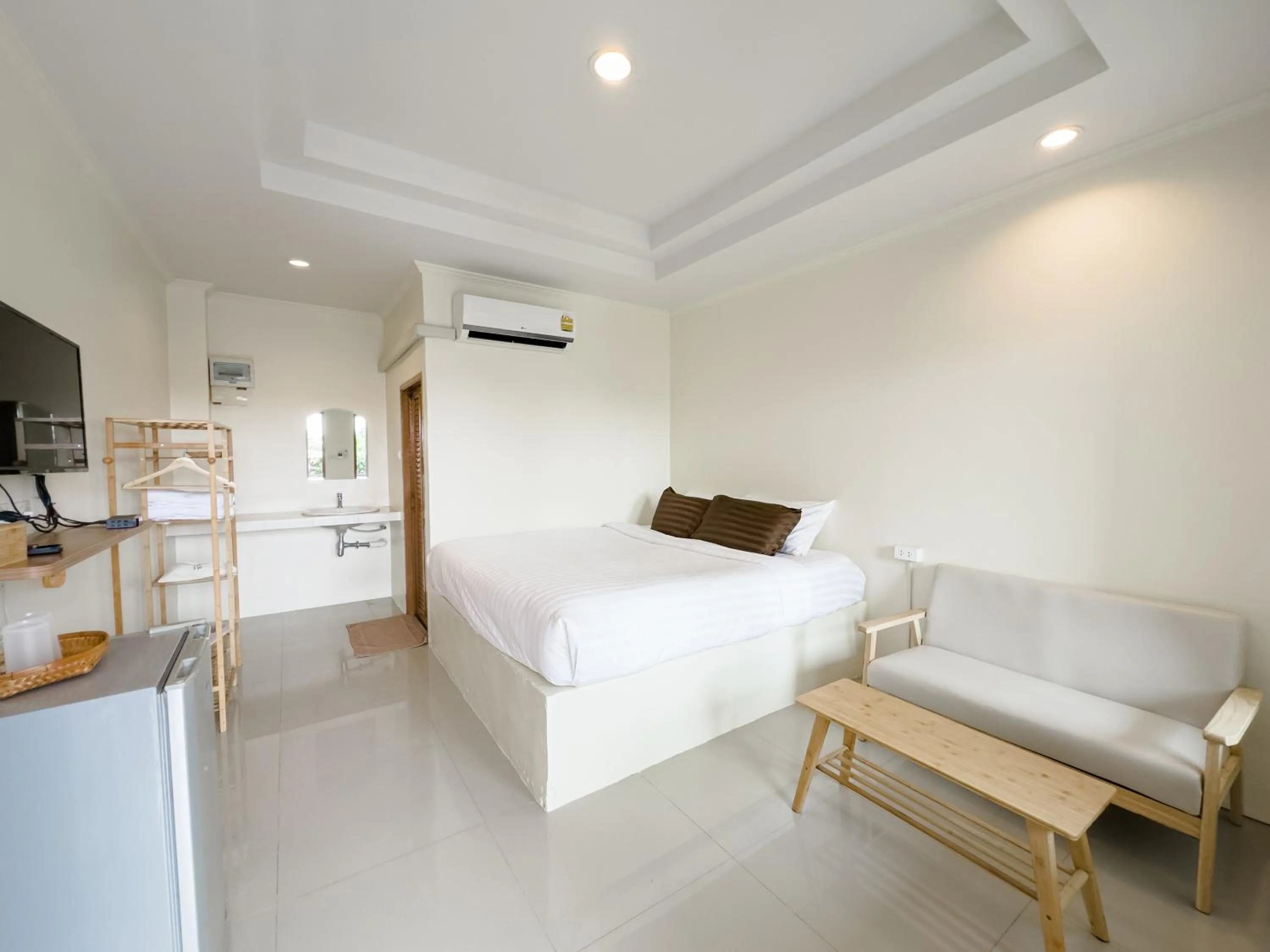 Bedroom, Bed in Sun and Sea KohLarn