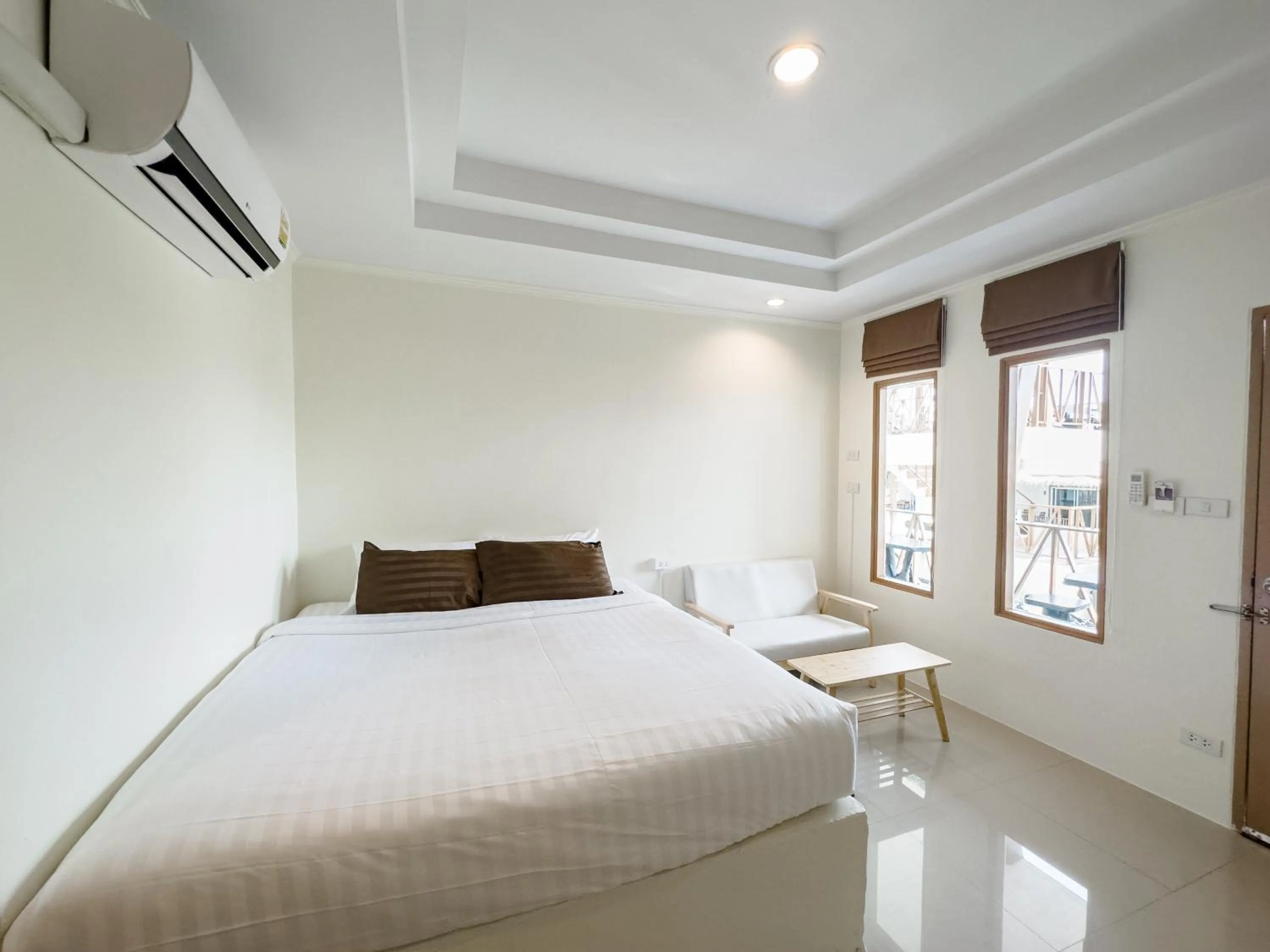 Bedroom, Bed in Sun and Sea KohLarn