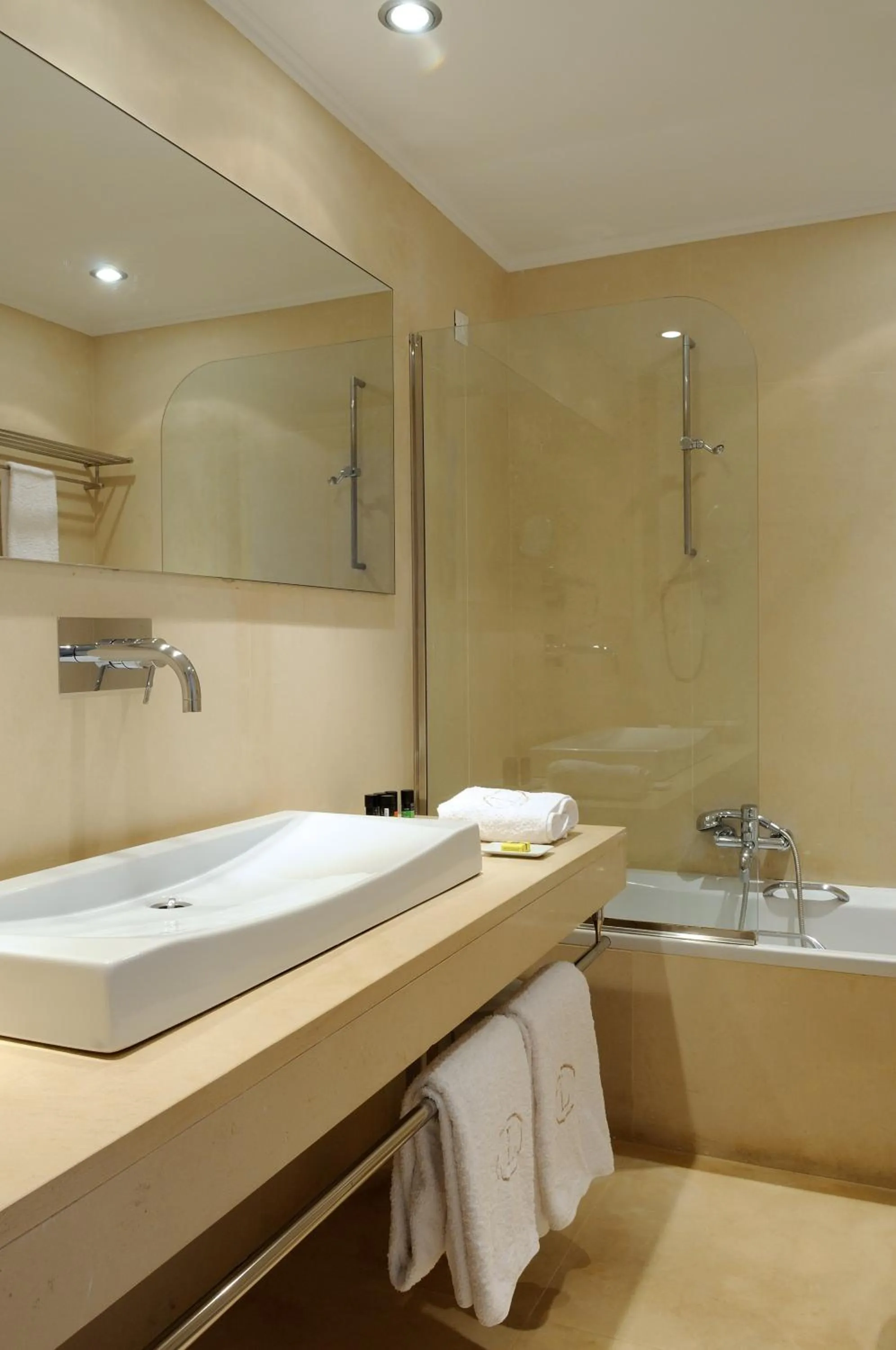 Bathroom in Hotel Leto Hydra