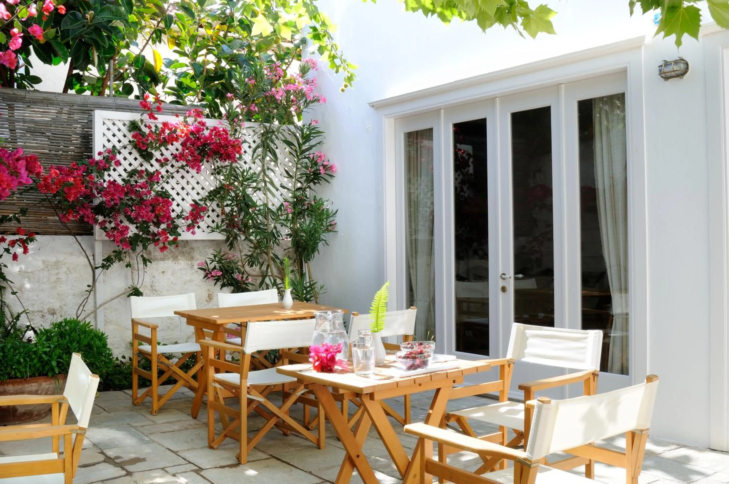 Patio in Hotel Leto Hydra