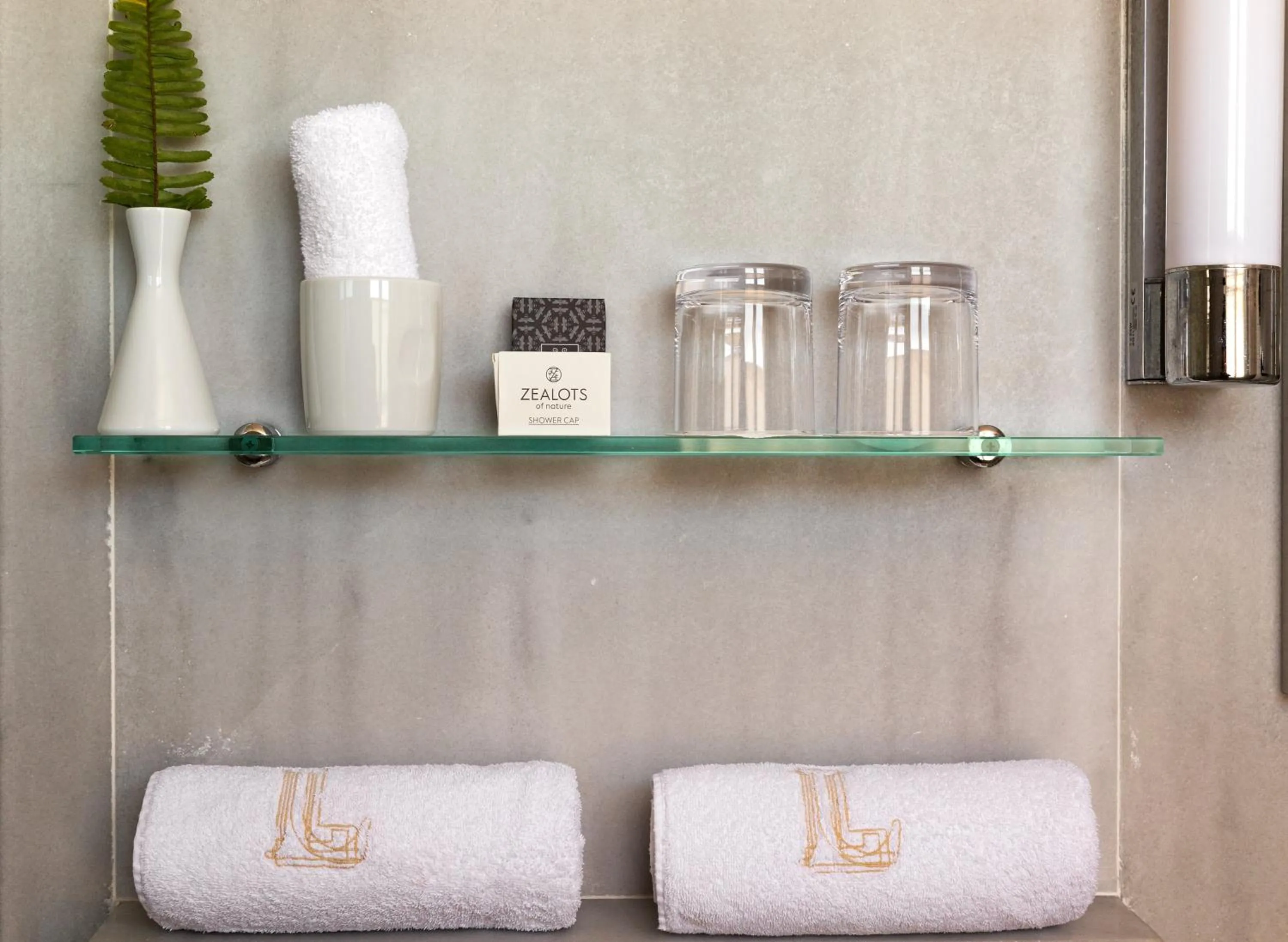 Bathroom in Hotel Leto Hydra