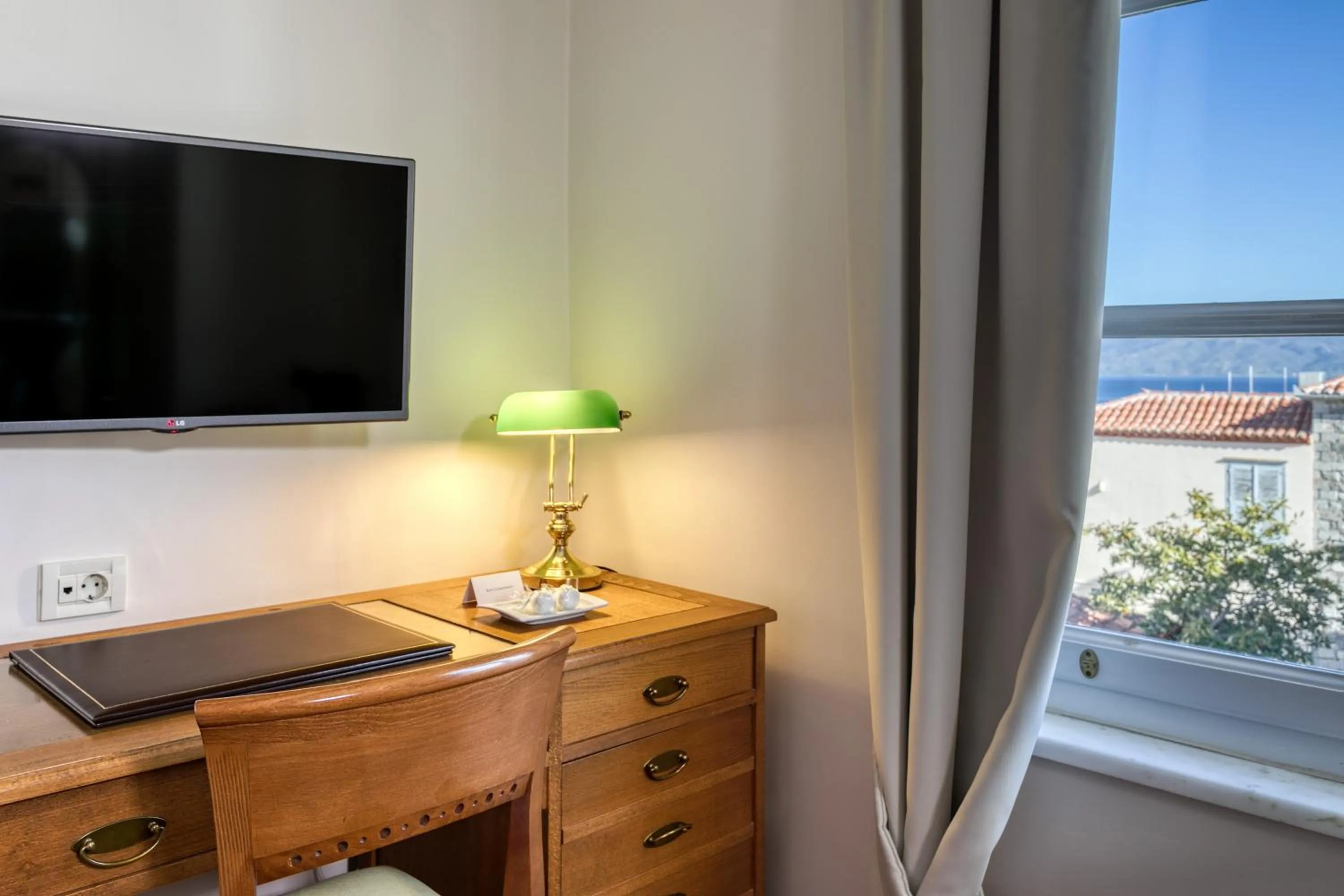 TV and multimedia in Hotel Leto Hydra