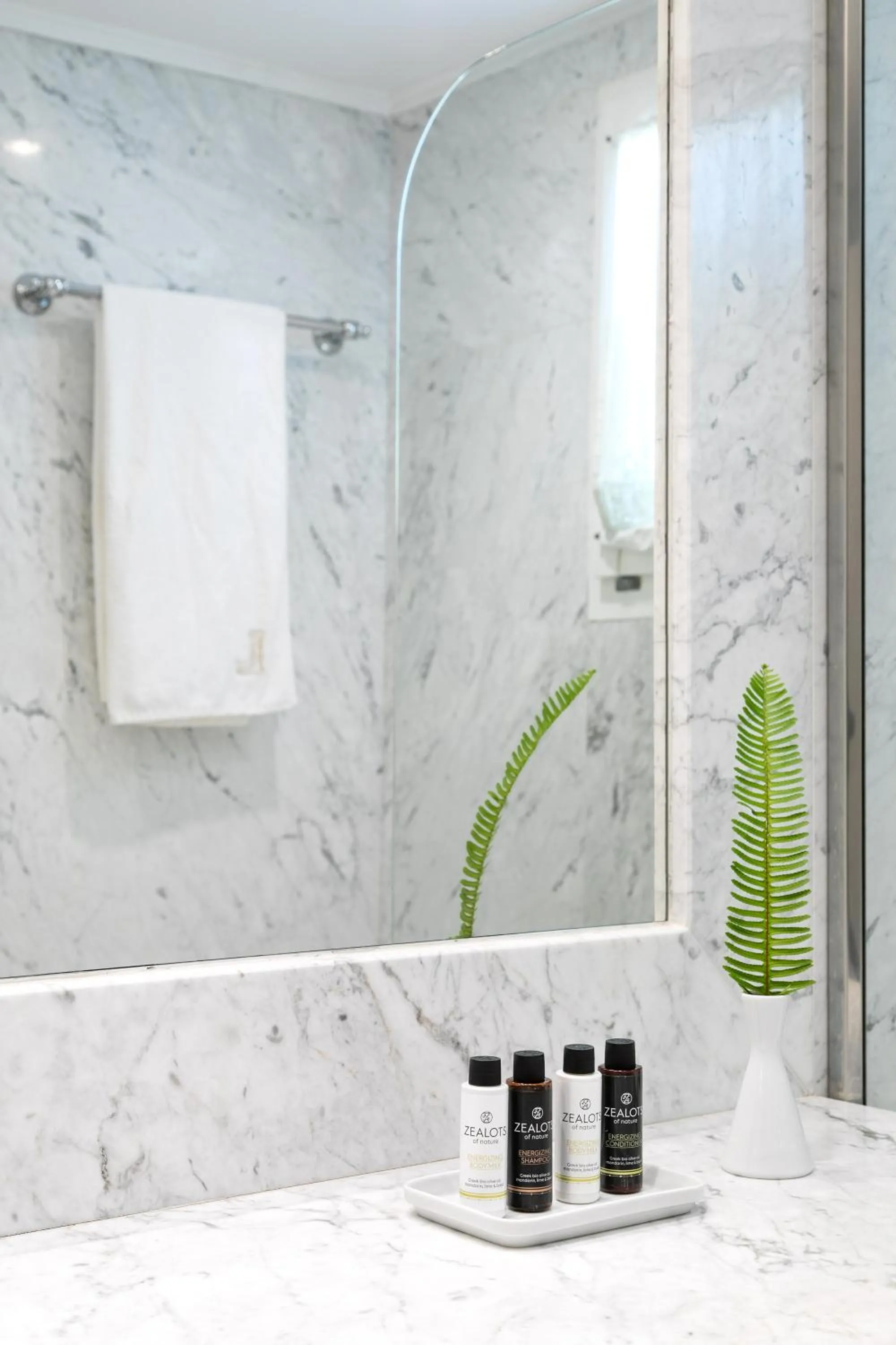 Bathroom in Hotel Leto Hydra