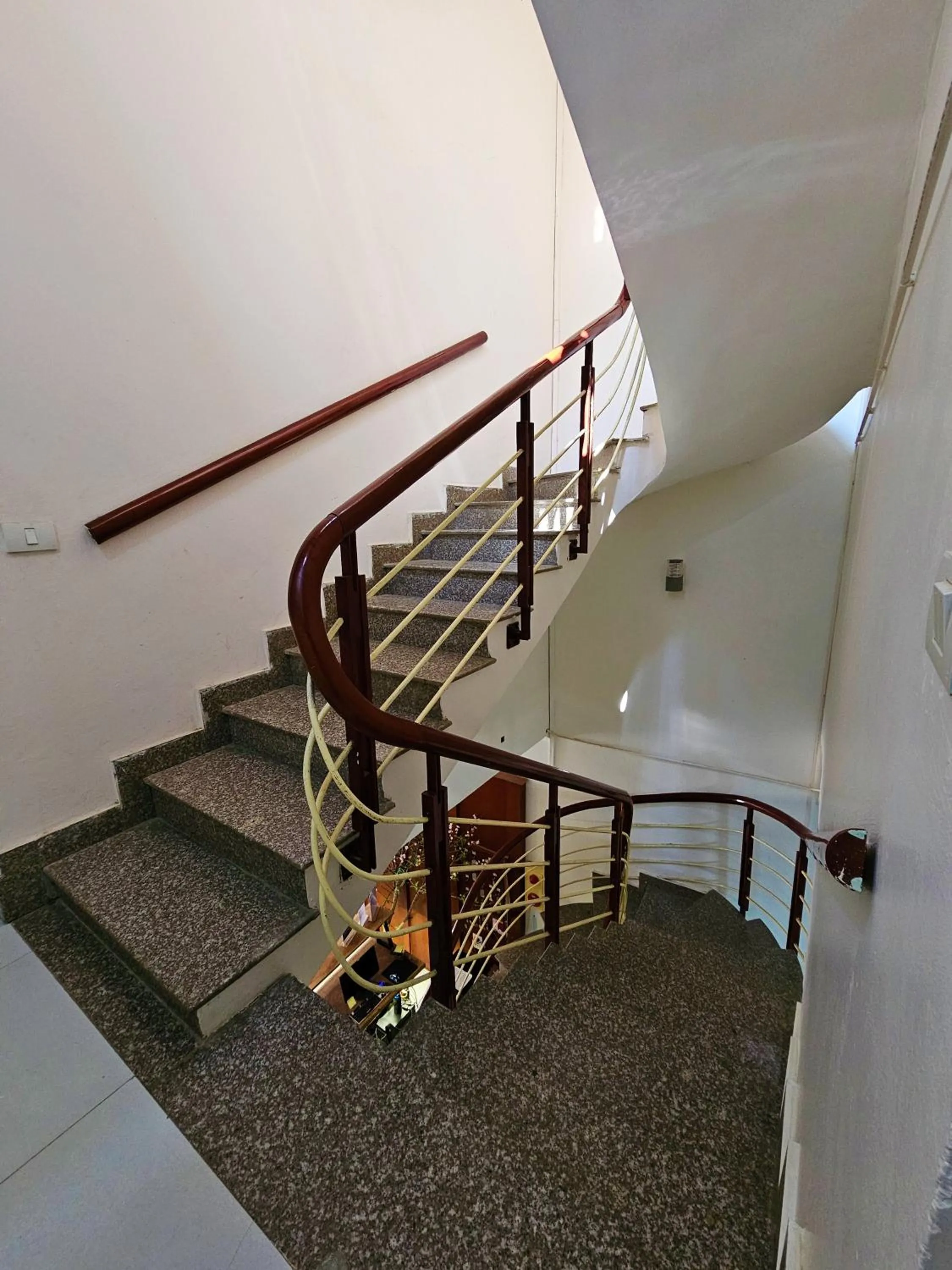 Frontier Hostel & Tours