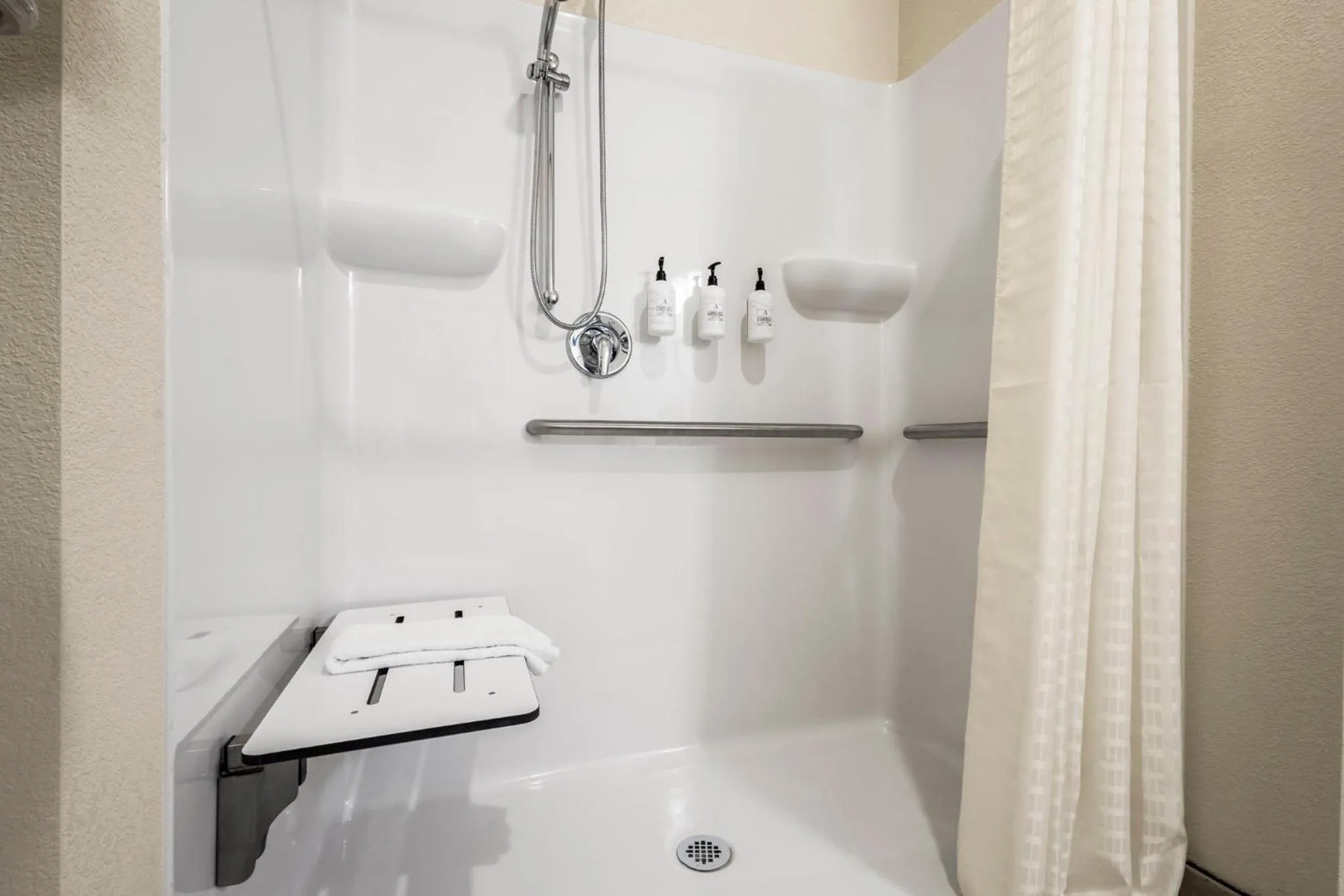 Bathroom in Cobblestone Hotel & Suites - Ottumwa