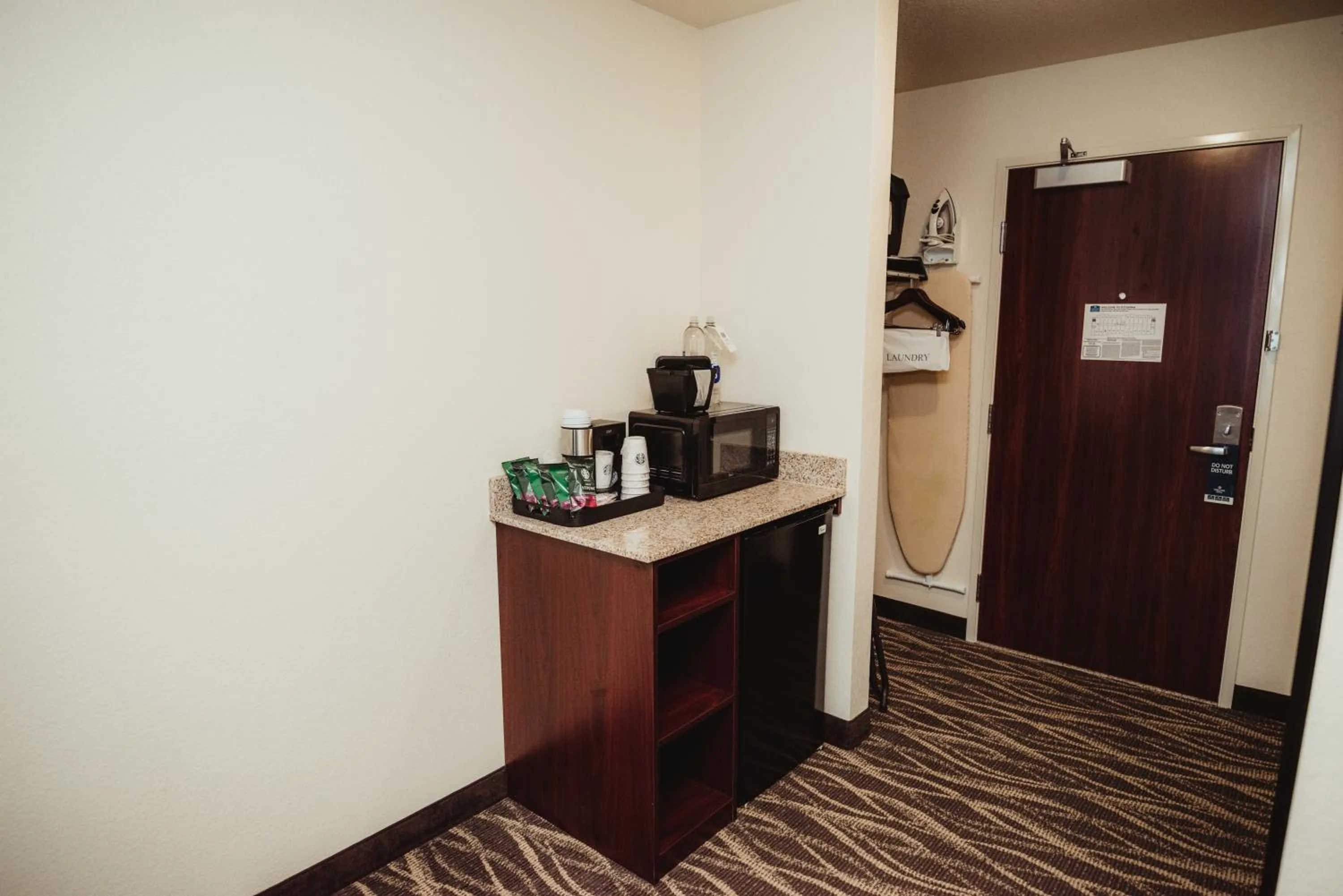 Bedroom in Cobblestone Hotel & Suites - Ottumwa