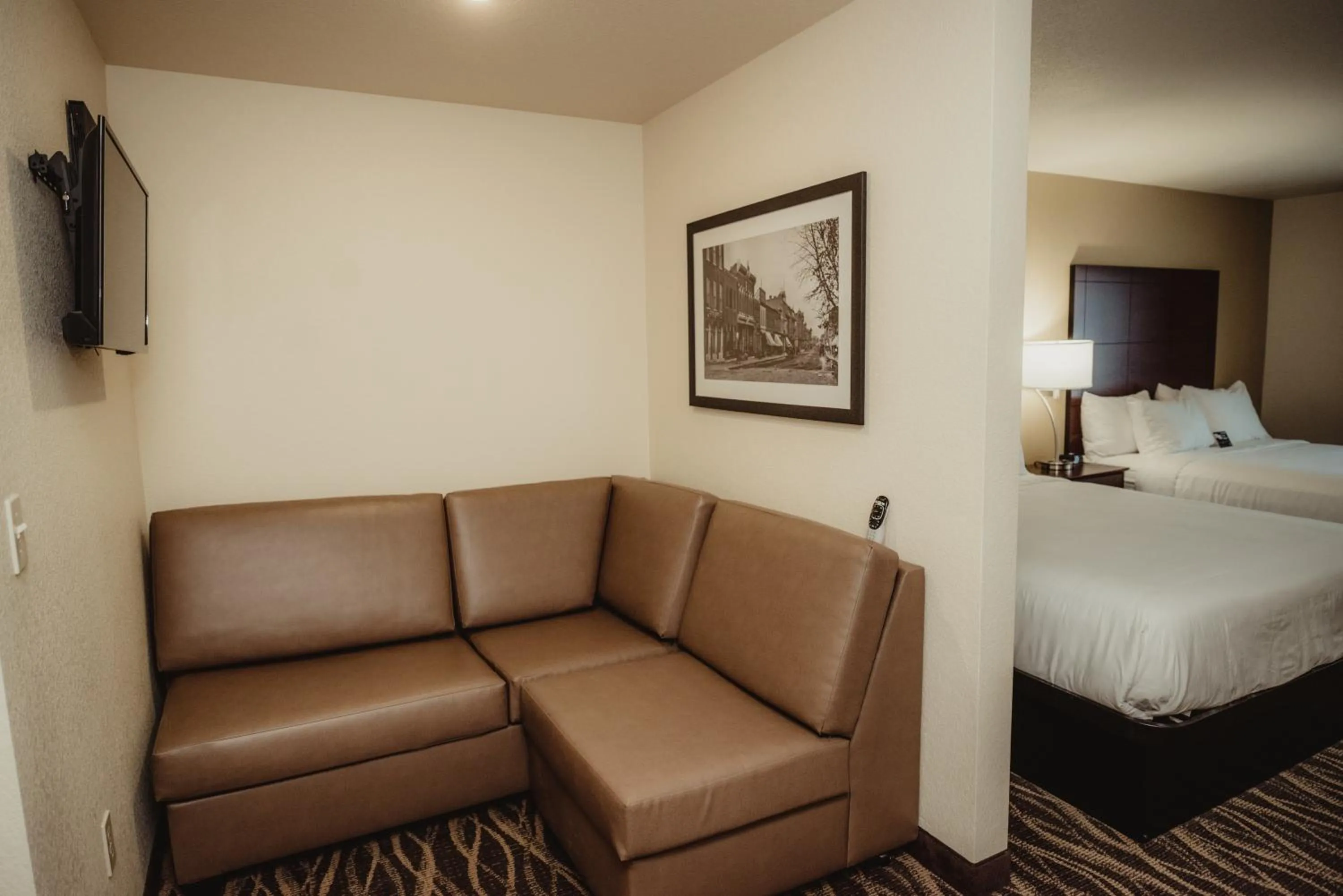 Bedroom, Bed in Cobblestone Hotel & Suites - Ottumwa