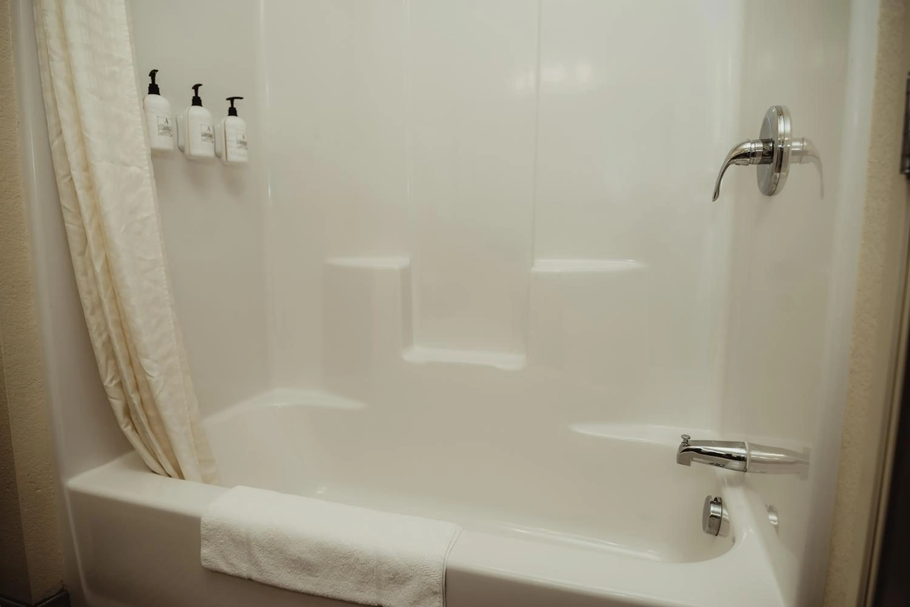 Bathroom in Cobblestone Hotel & Suites - Ottumwa