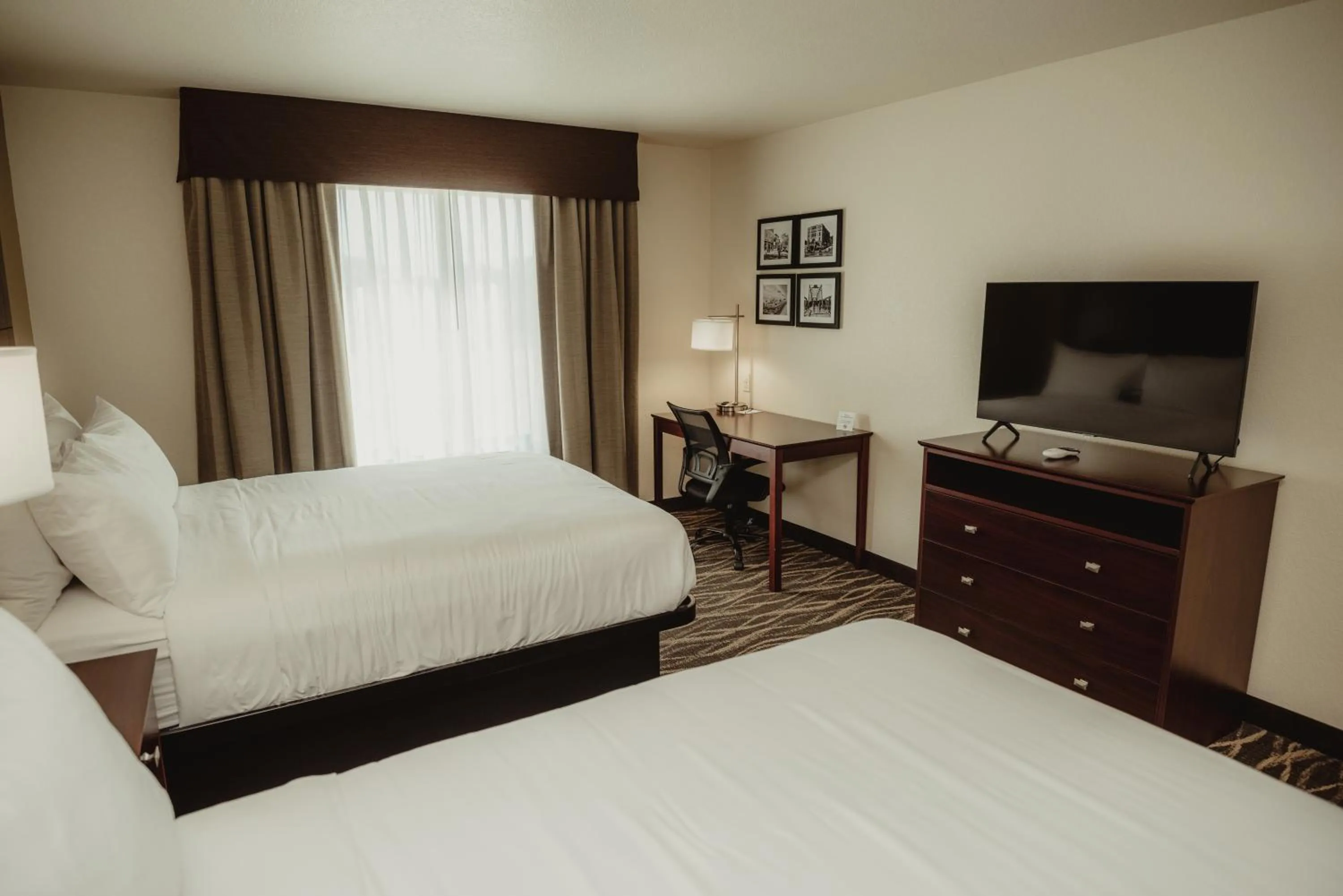 Bedroom, Bed in Cobblestone Hotel & Suites - Ottumwa