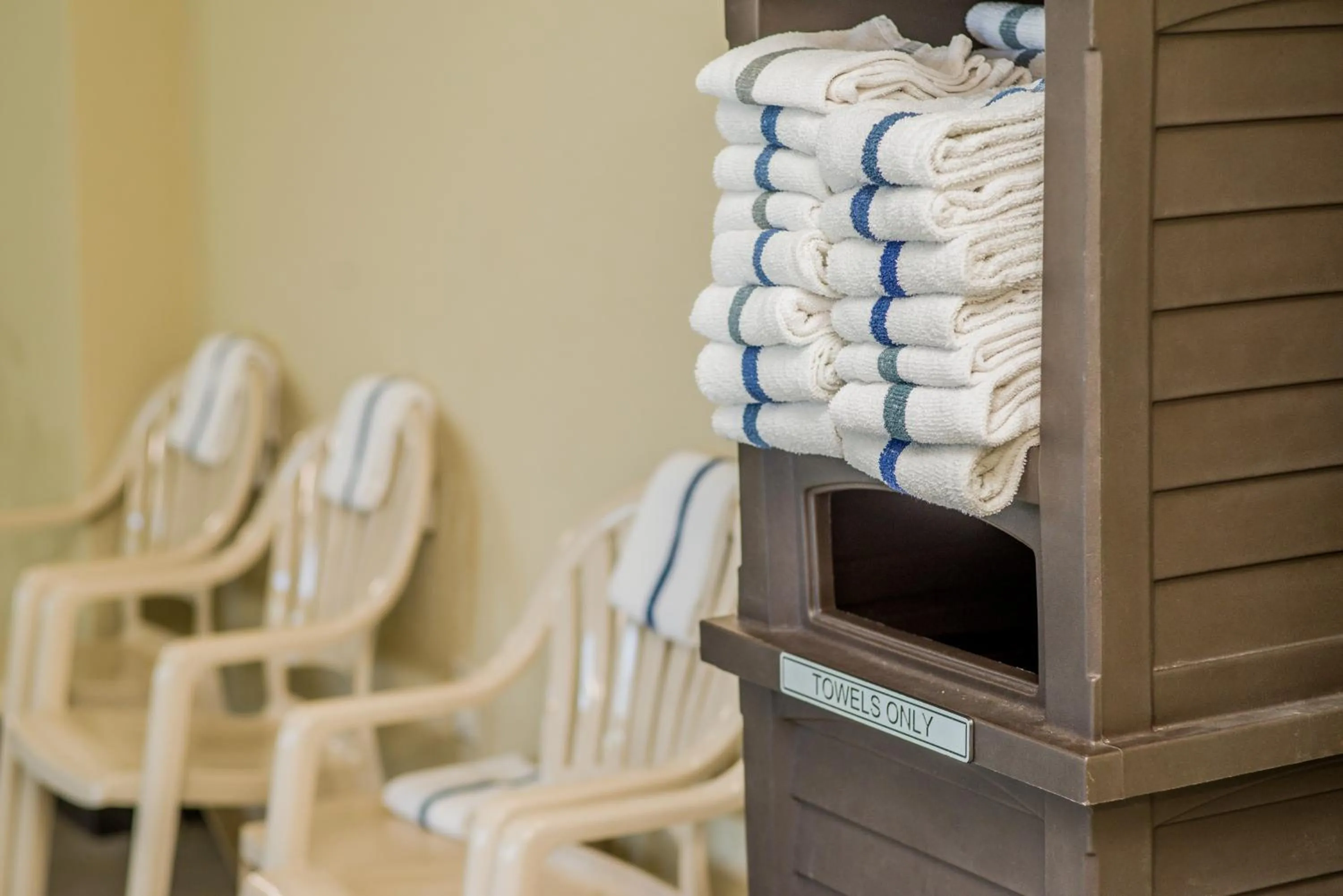 Swimming pool in Cobblestone Hotel & Suites - Ottumwa