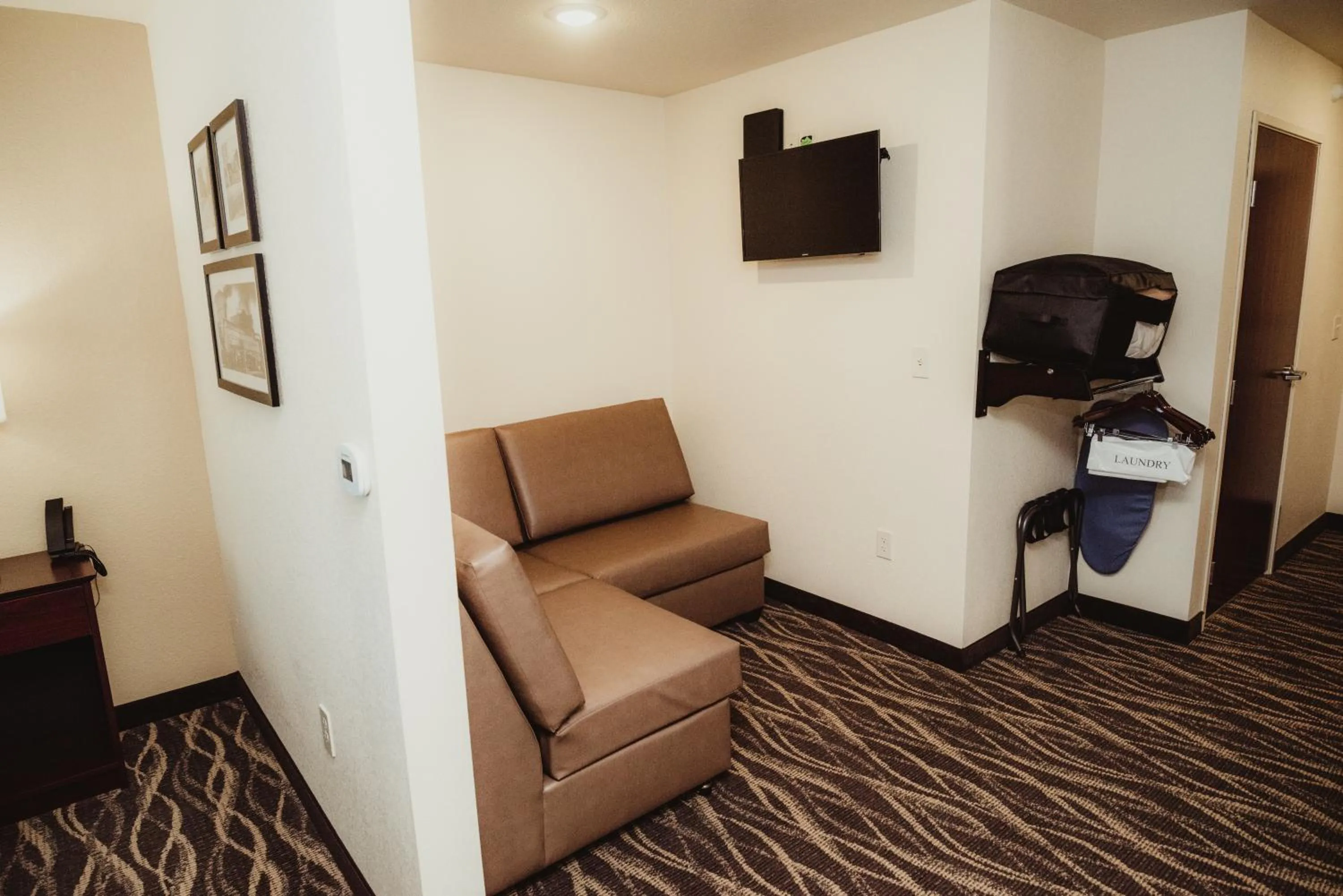 Bedroom in Cobblestone Hotel & Suites - Ottumwa