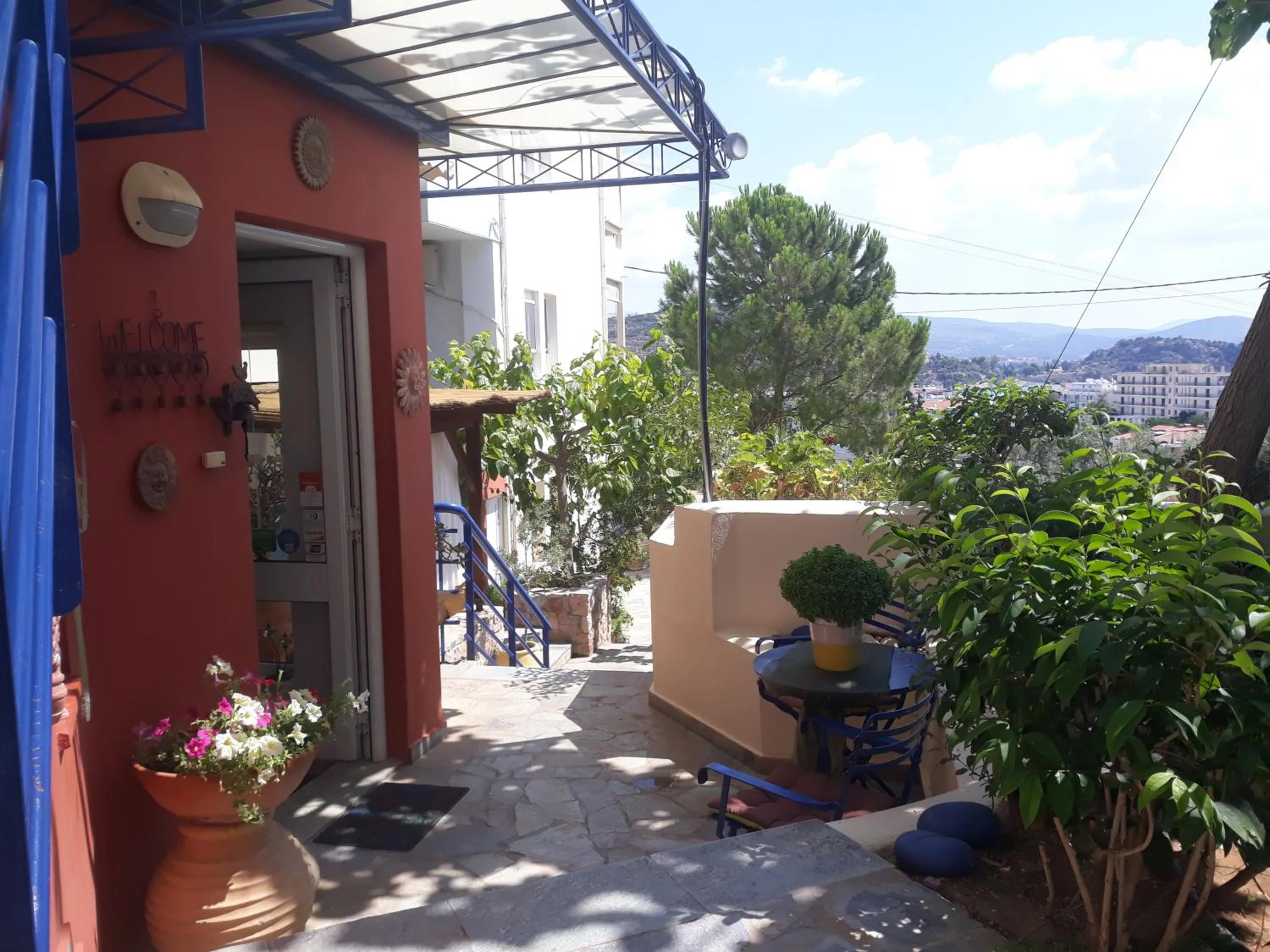 Facade/entrance in Heliotopos Apartments