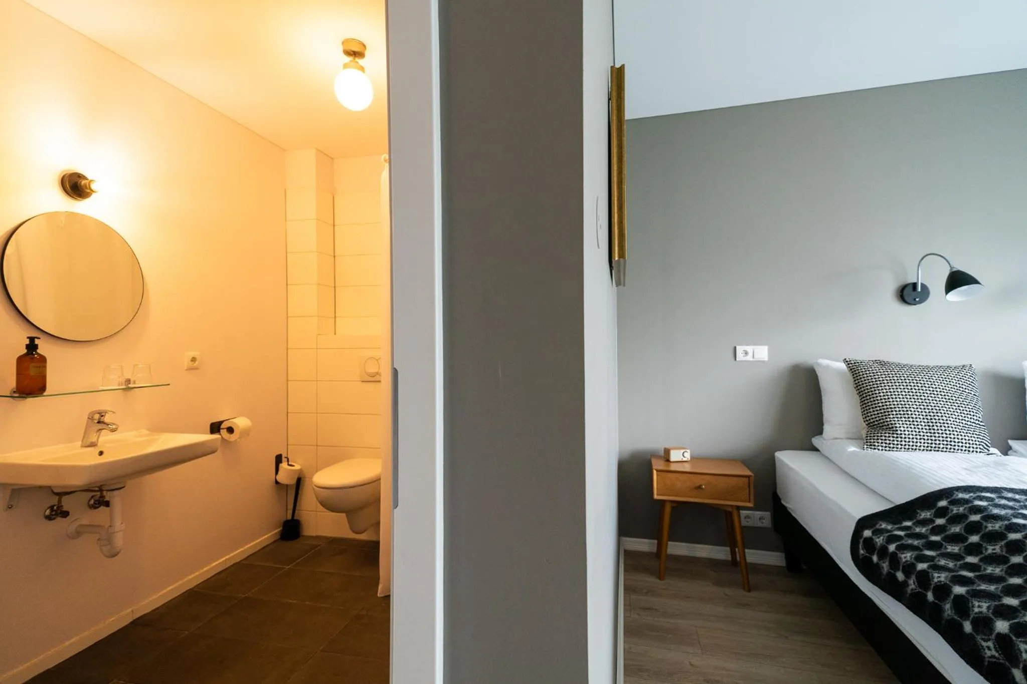 Toilet, Bed in Hótel Blönduós