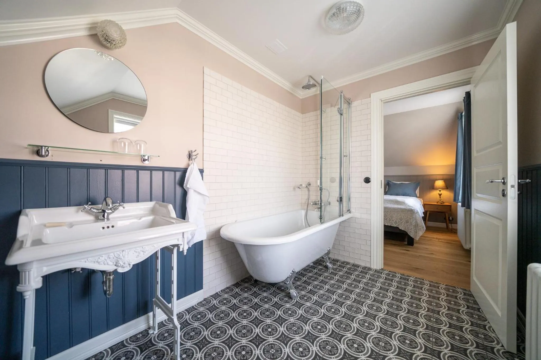 Bathroom, Bed in Hótel Blönduós