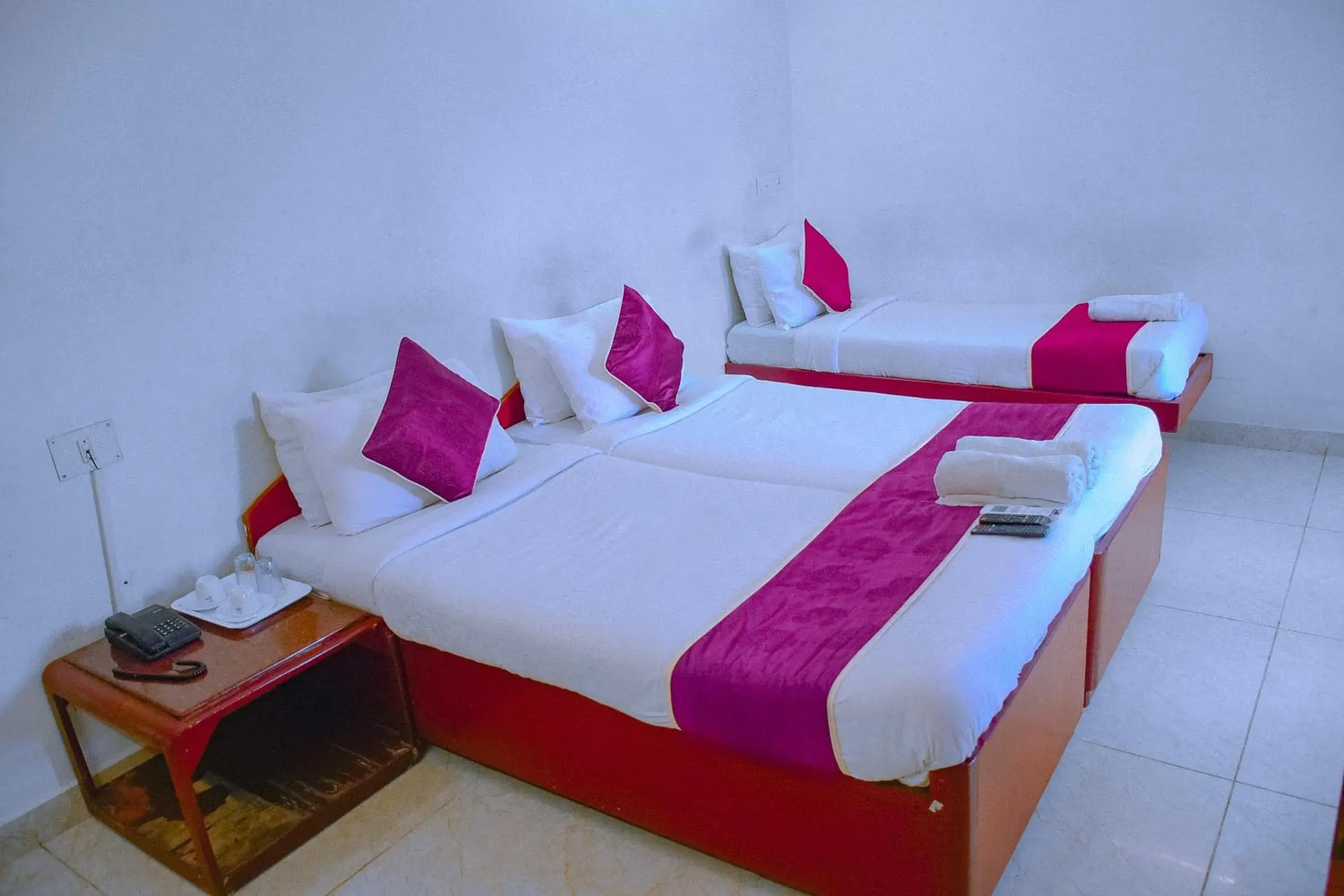 Family Room with Bathroom - single occupancy in Naksha Tree Hotels Kishore Inn - Koyambedu Family Room with Bathroom - single occupancy in Naksha Tree Hotels Kishore Inn - Koyambedu
