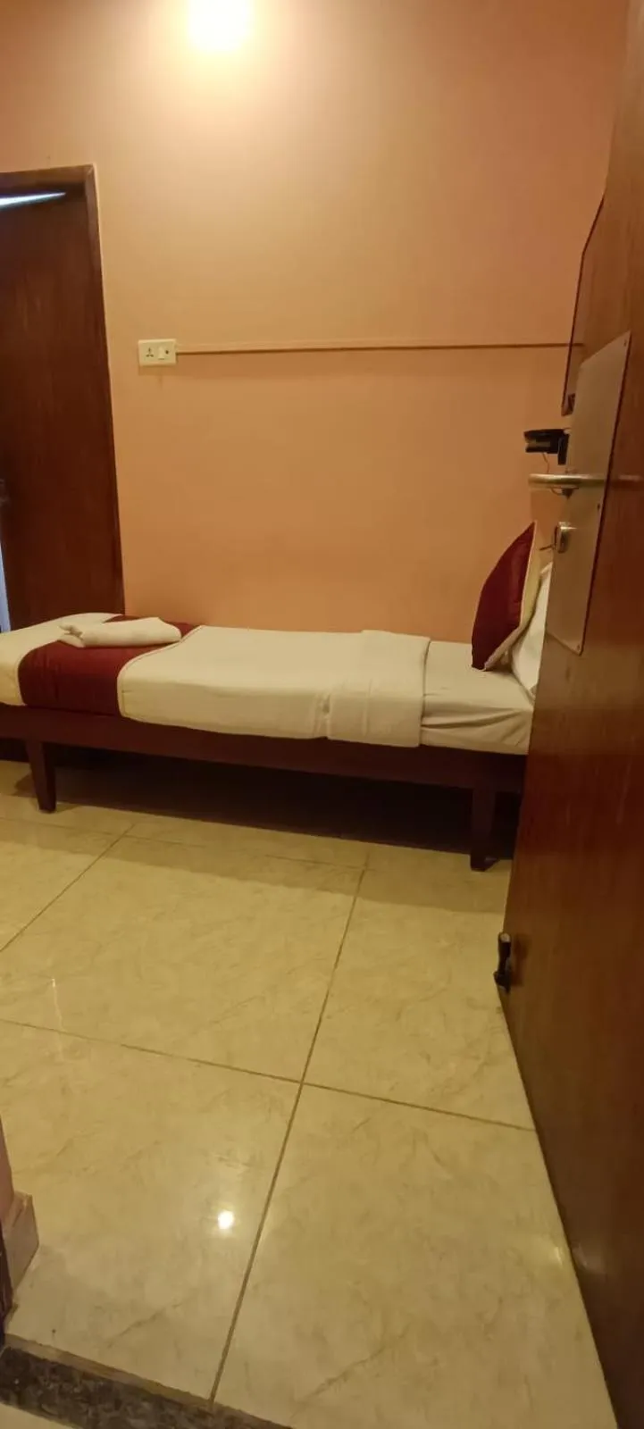 Bedroom, Bed in Naksha Tree Hotels Kishore Inn - Koyambedu