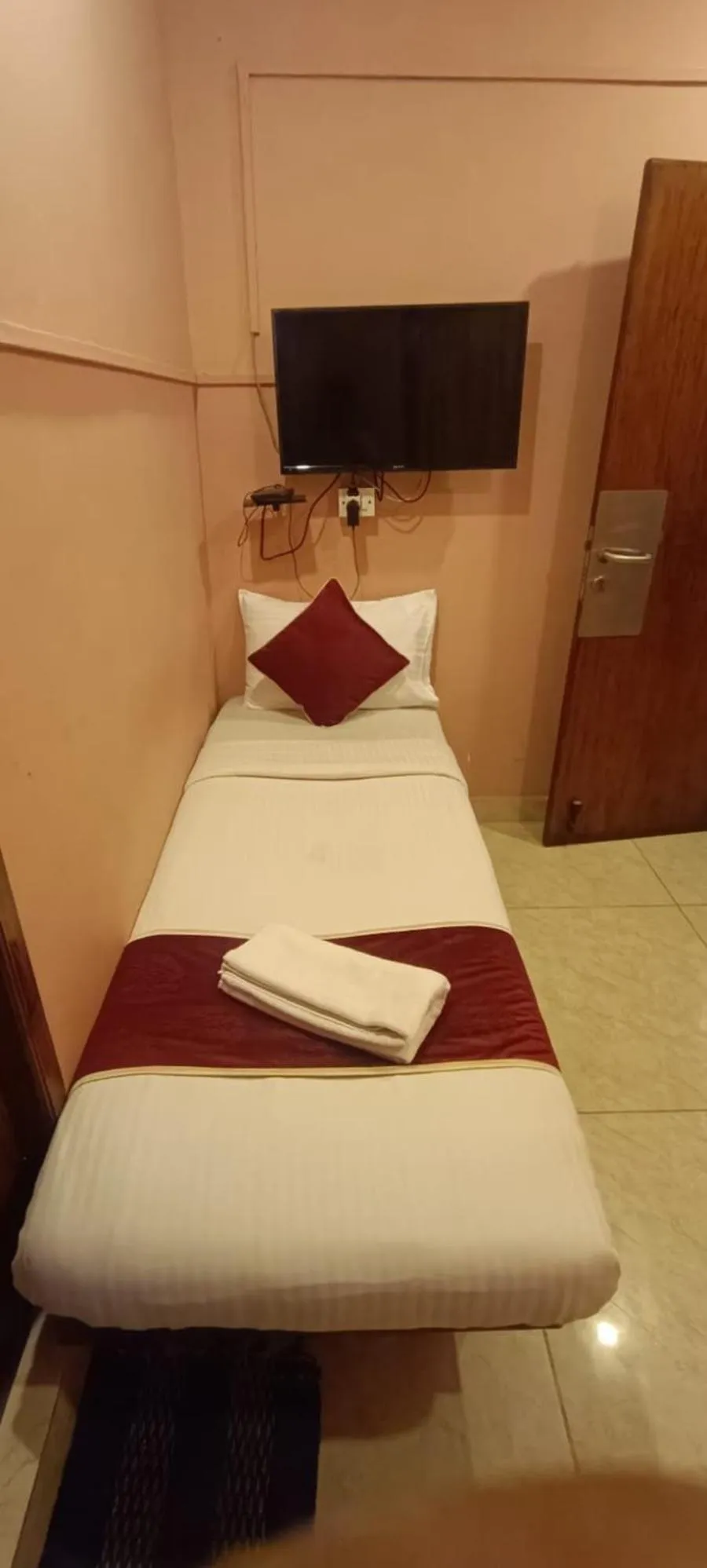 Bed in Naksha Tree Hotels Kishore Inn - Koyambedu