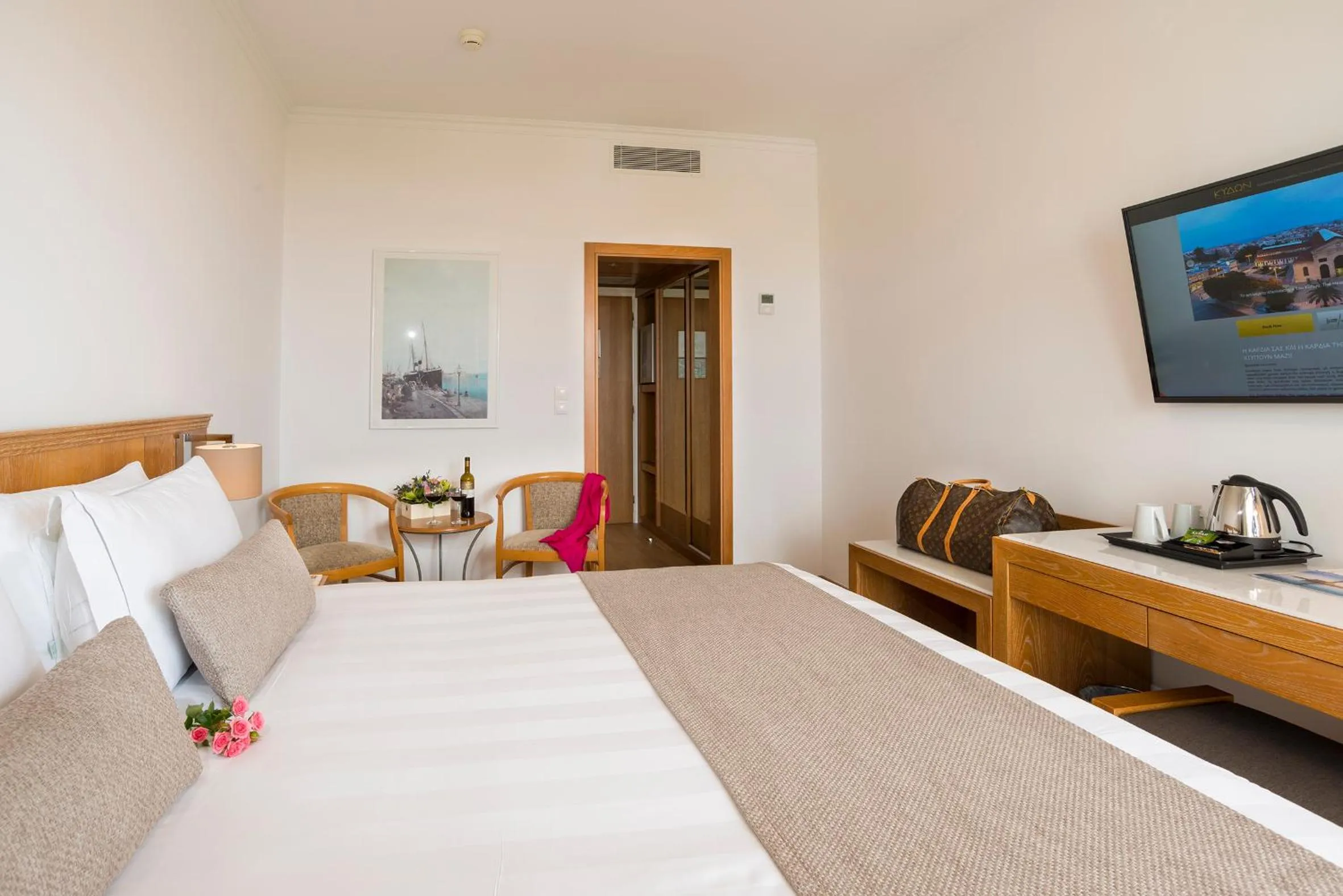 Bed in Kydon The Heart City Hotel